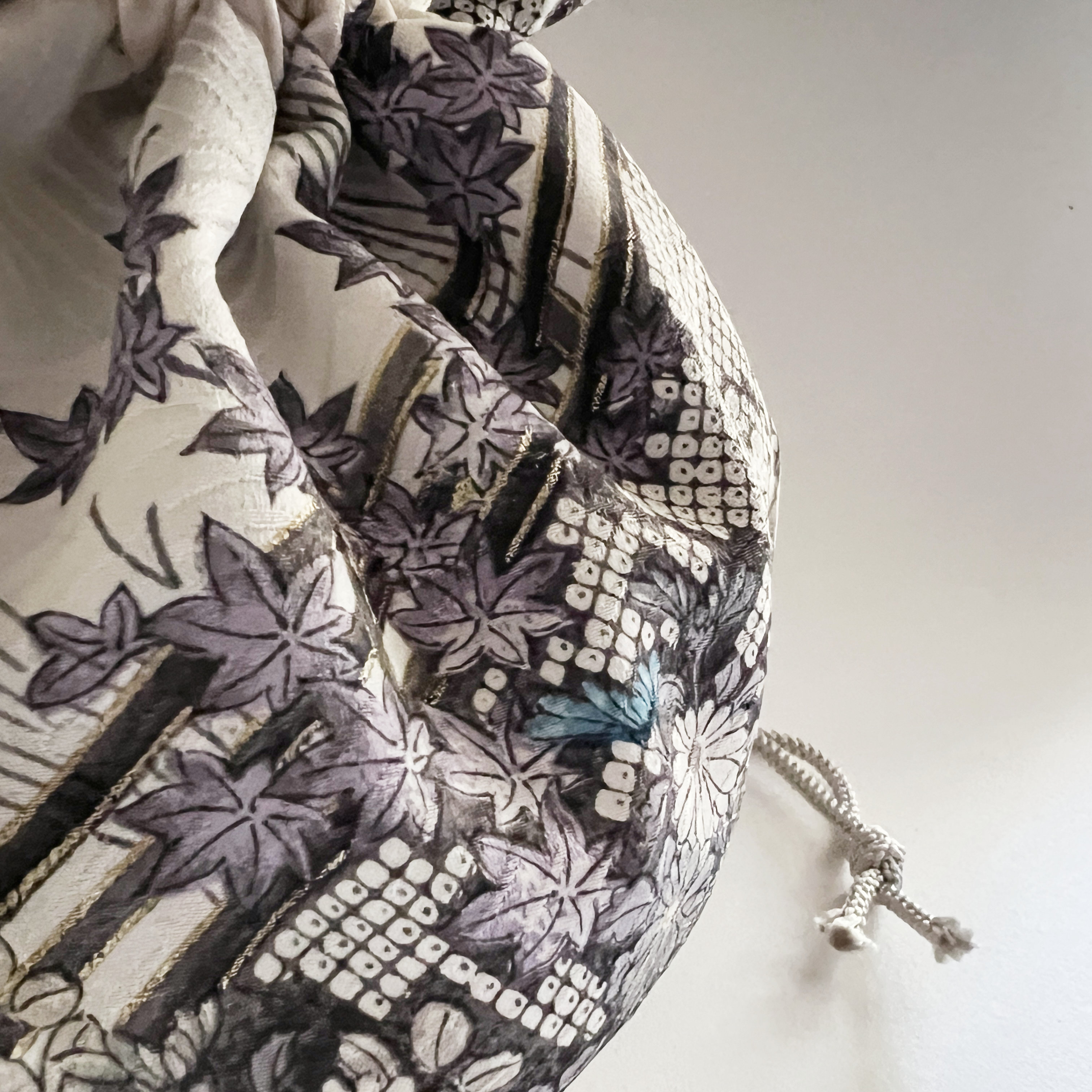 White + Black + Blue w. Black Lining Silk Kinchaku