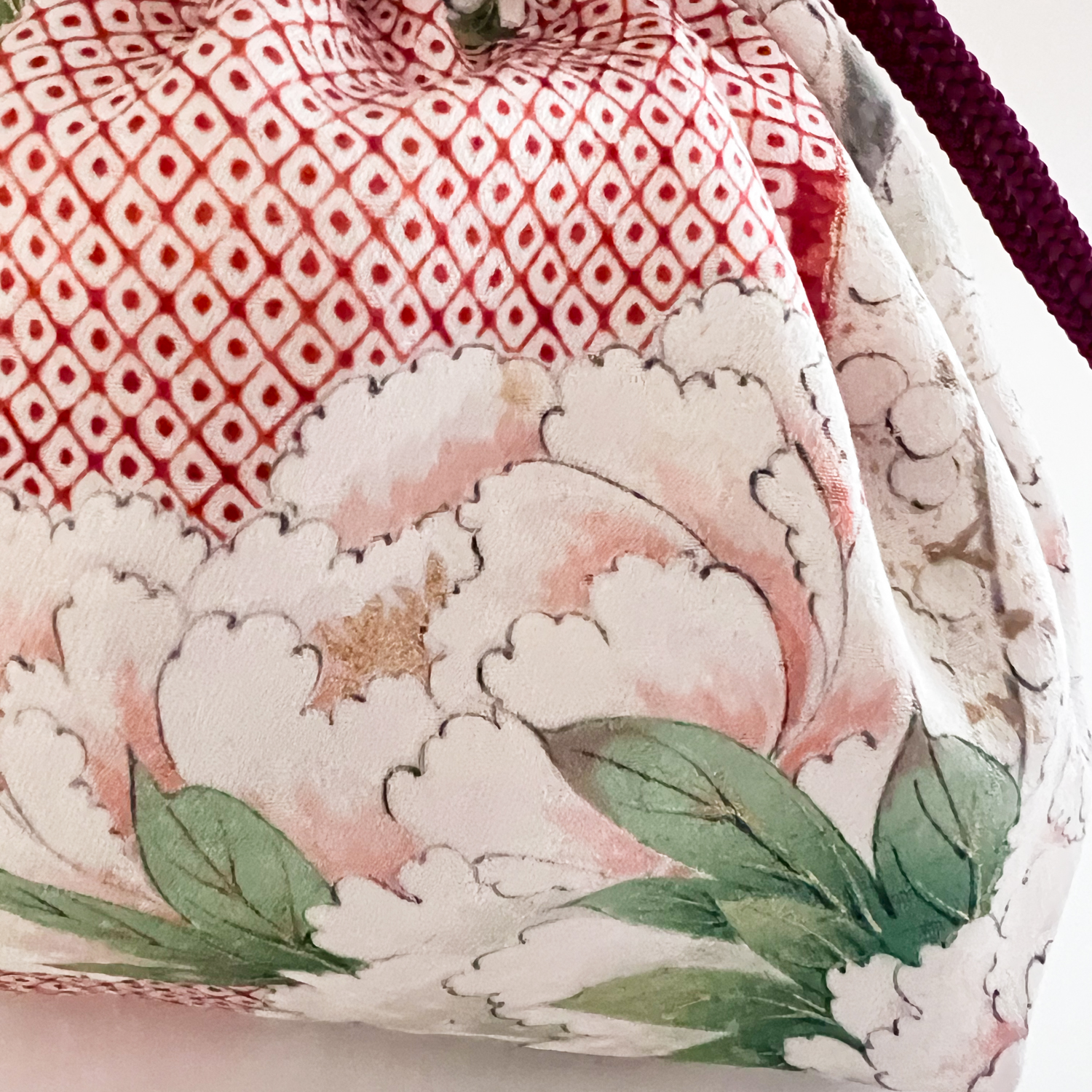 Peony White & Red Smooth Silk Kinchaku