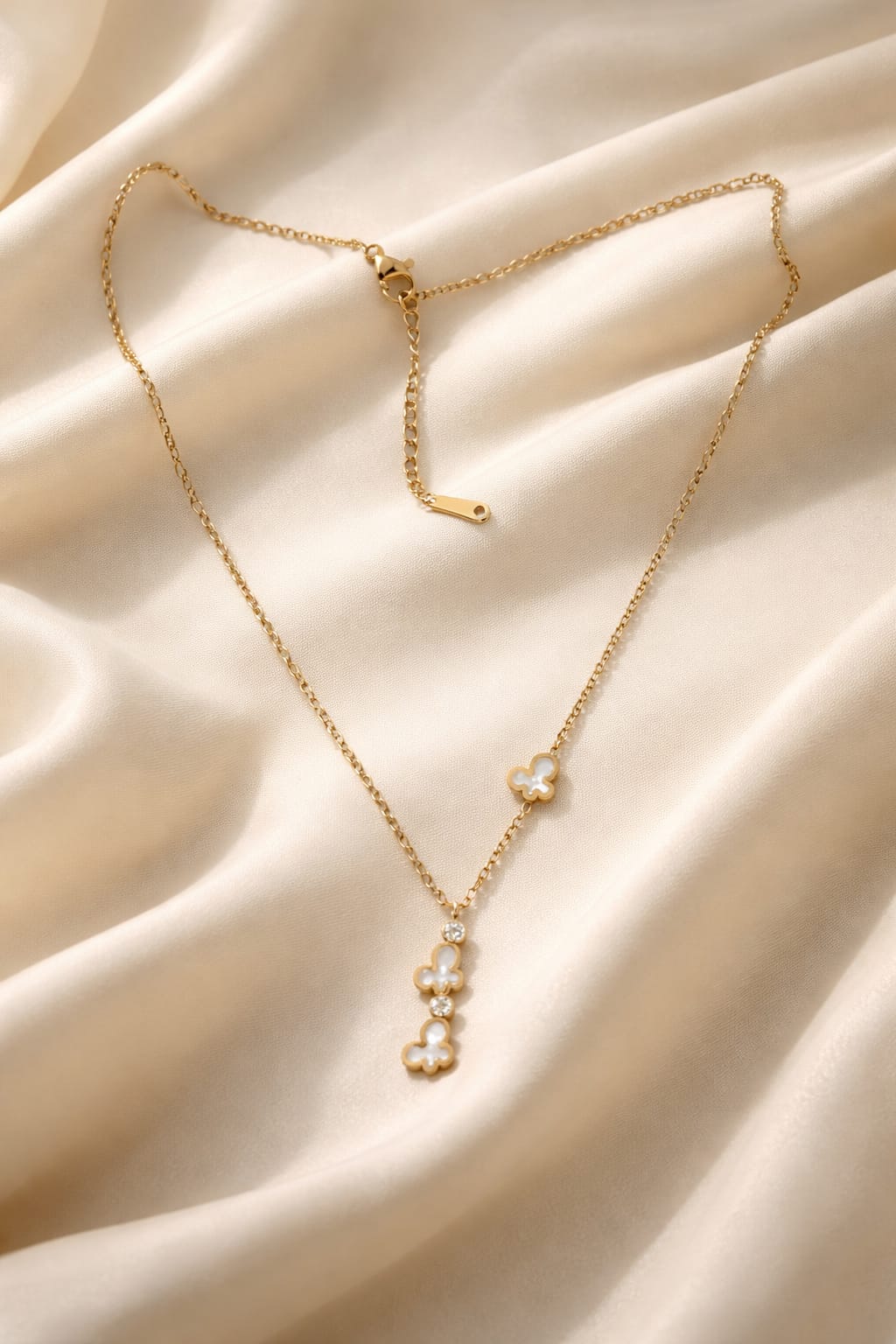 Gold Clover Pendant Necklace
