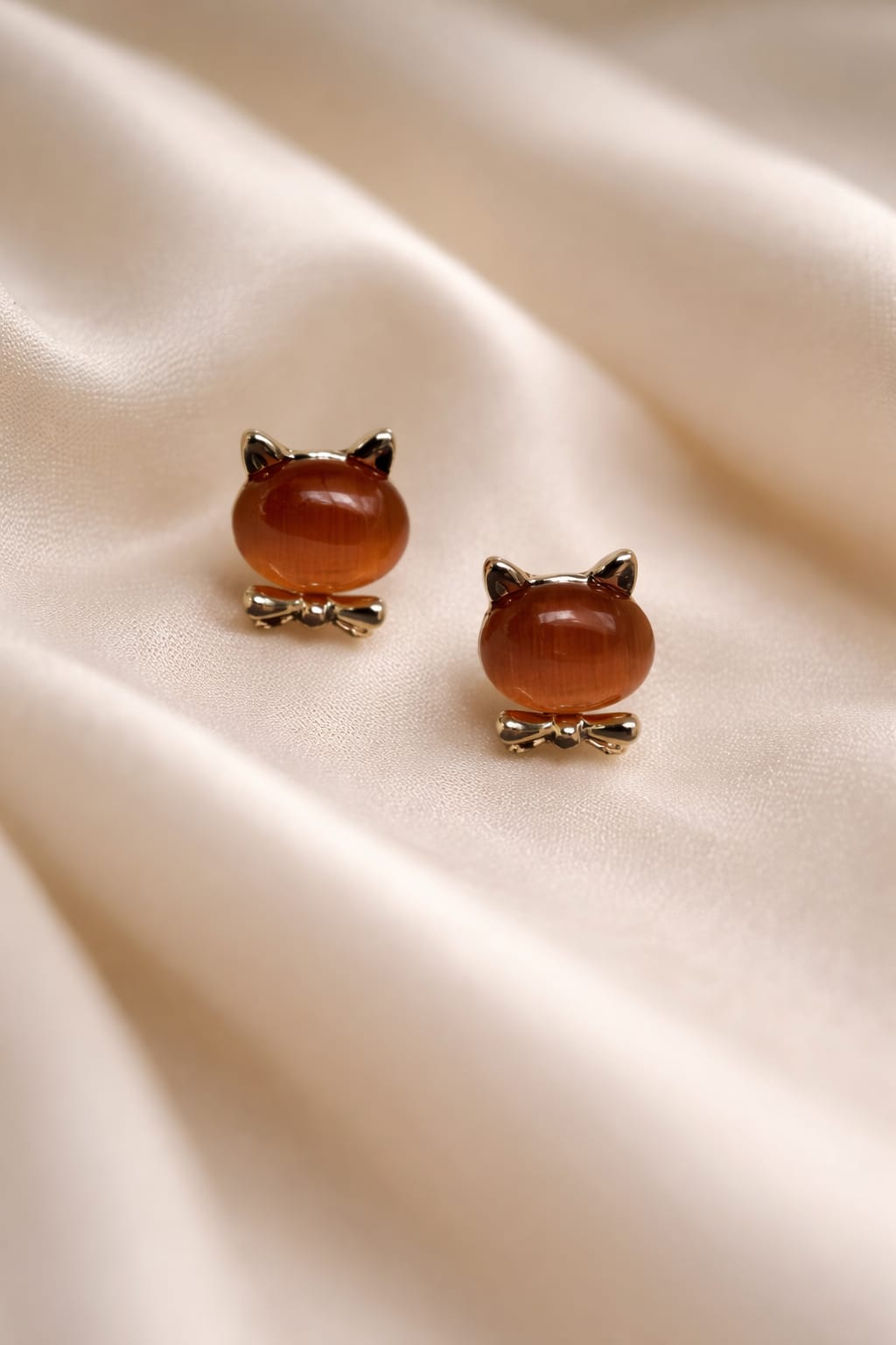 Cat-shaped orange gemstone stud earrings
