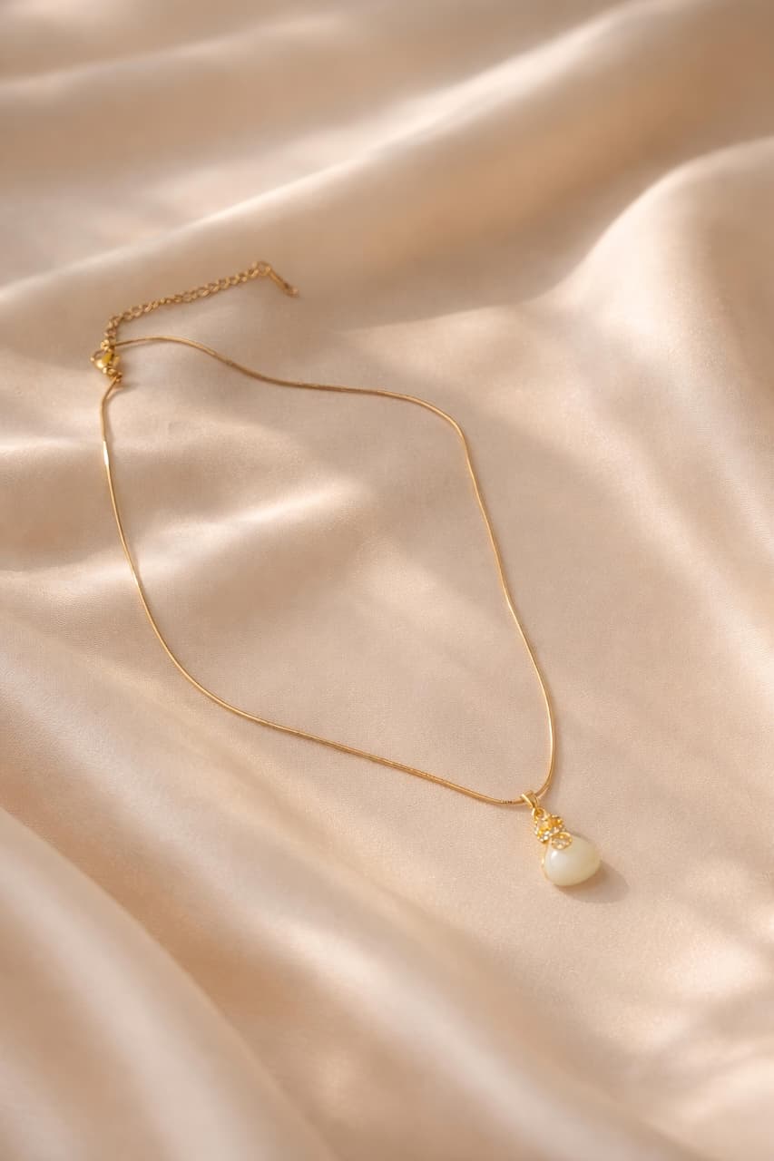 Gold Pearl Pendant Necklace
