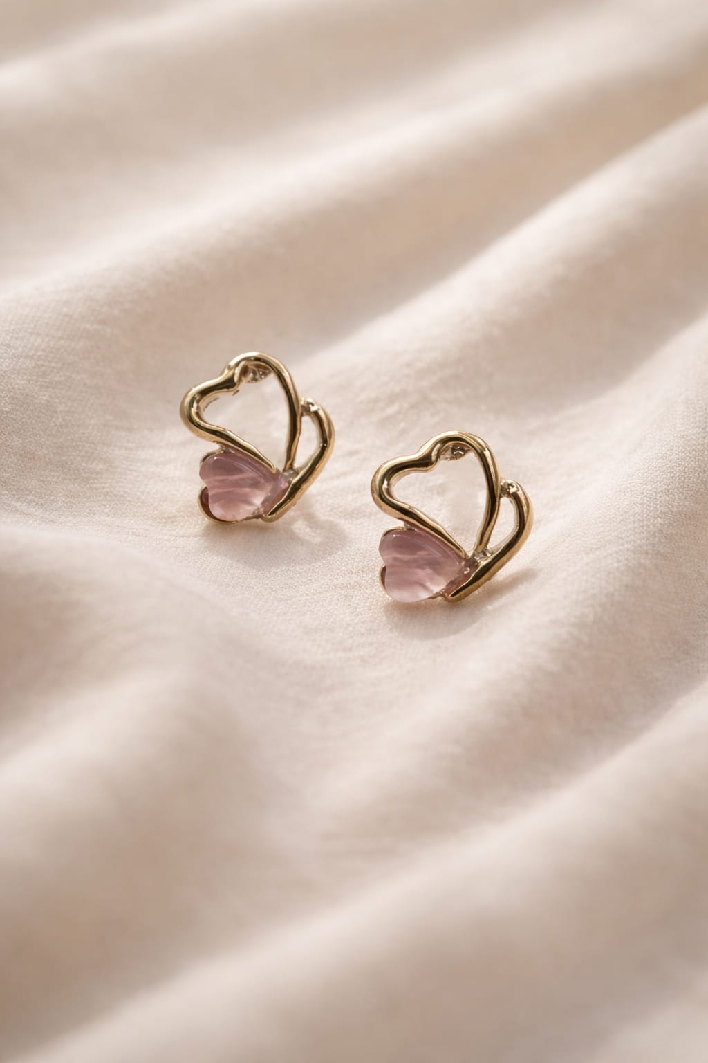 Heart-shaped stud earrings