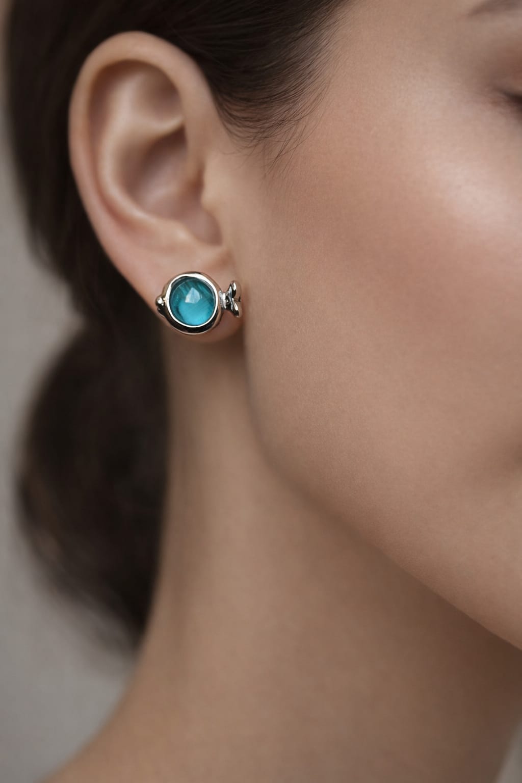 Elegant turquoise stud earrings