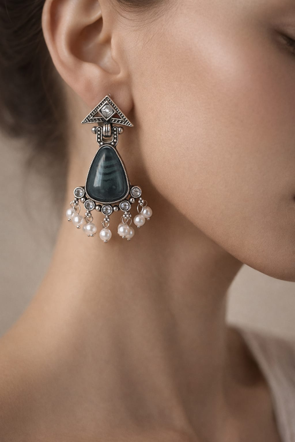 Elegant geometric pearl earrings