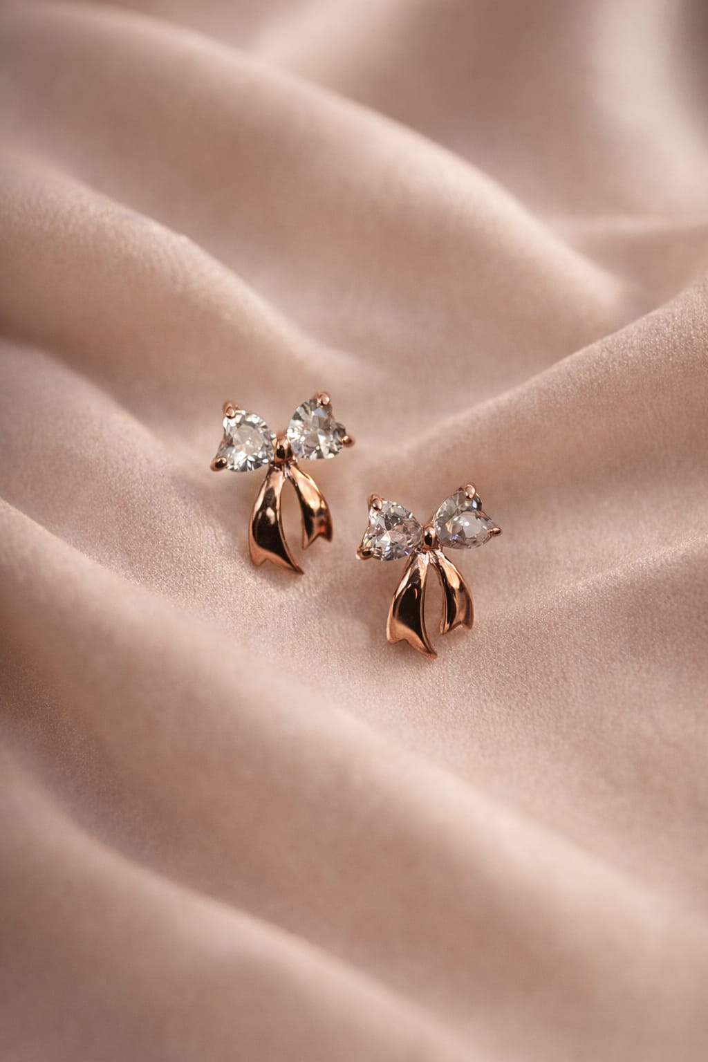 Elegant Bow-Shaped Stud