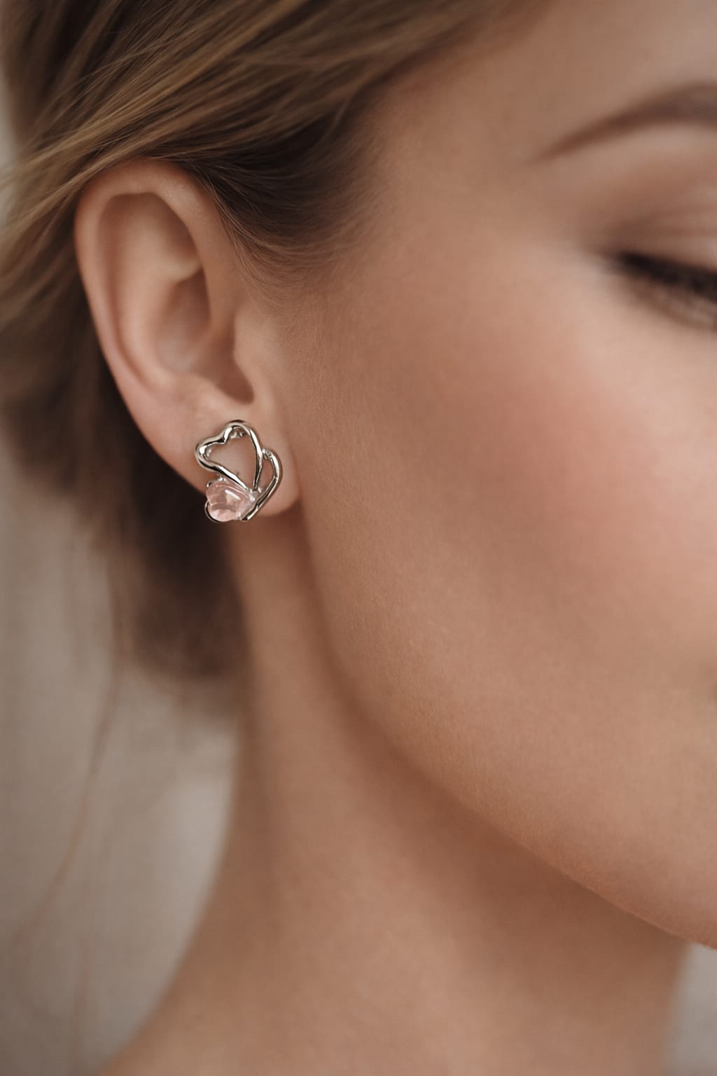 Heart-shaped stud earrings