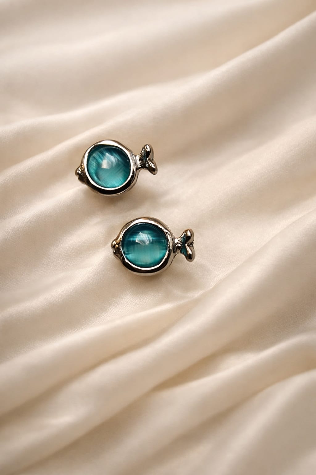 Elegant turquoise stud earrings