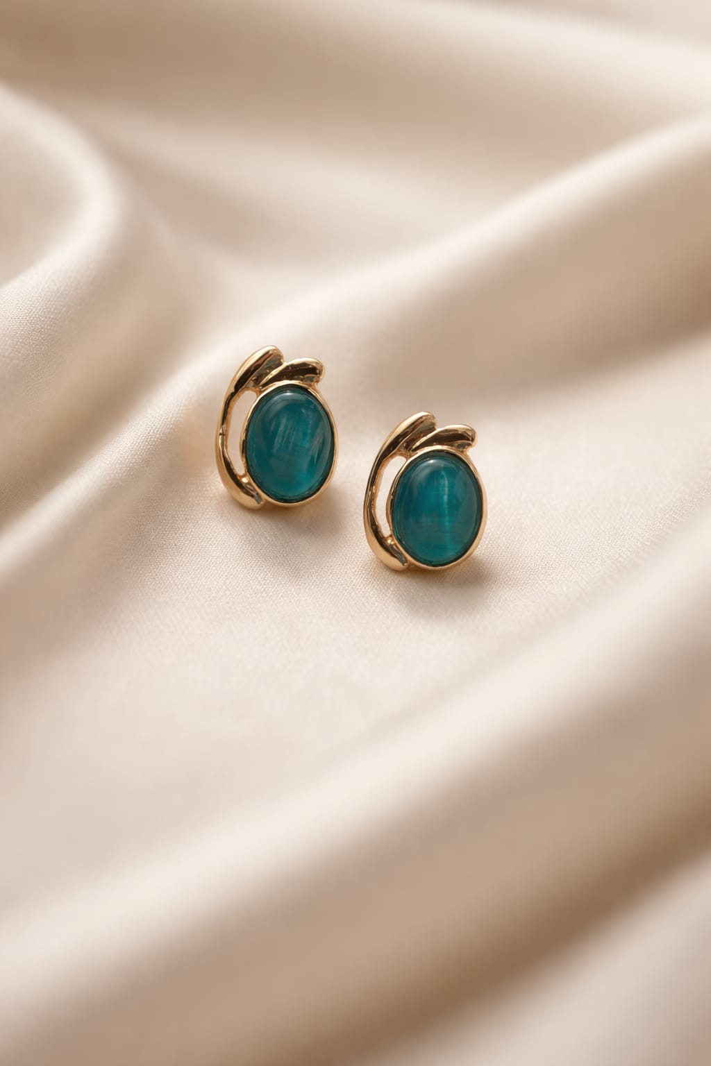 Elegant Blue Gemstone stud