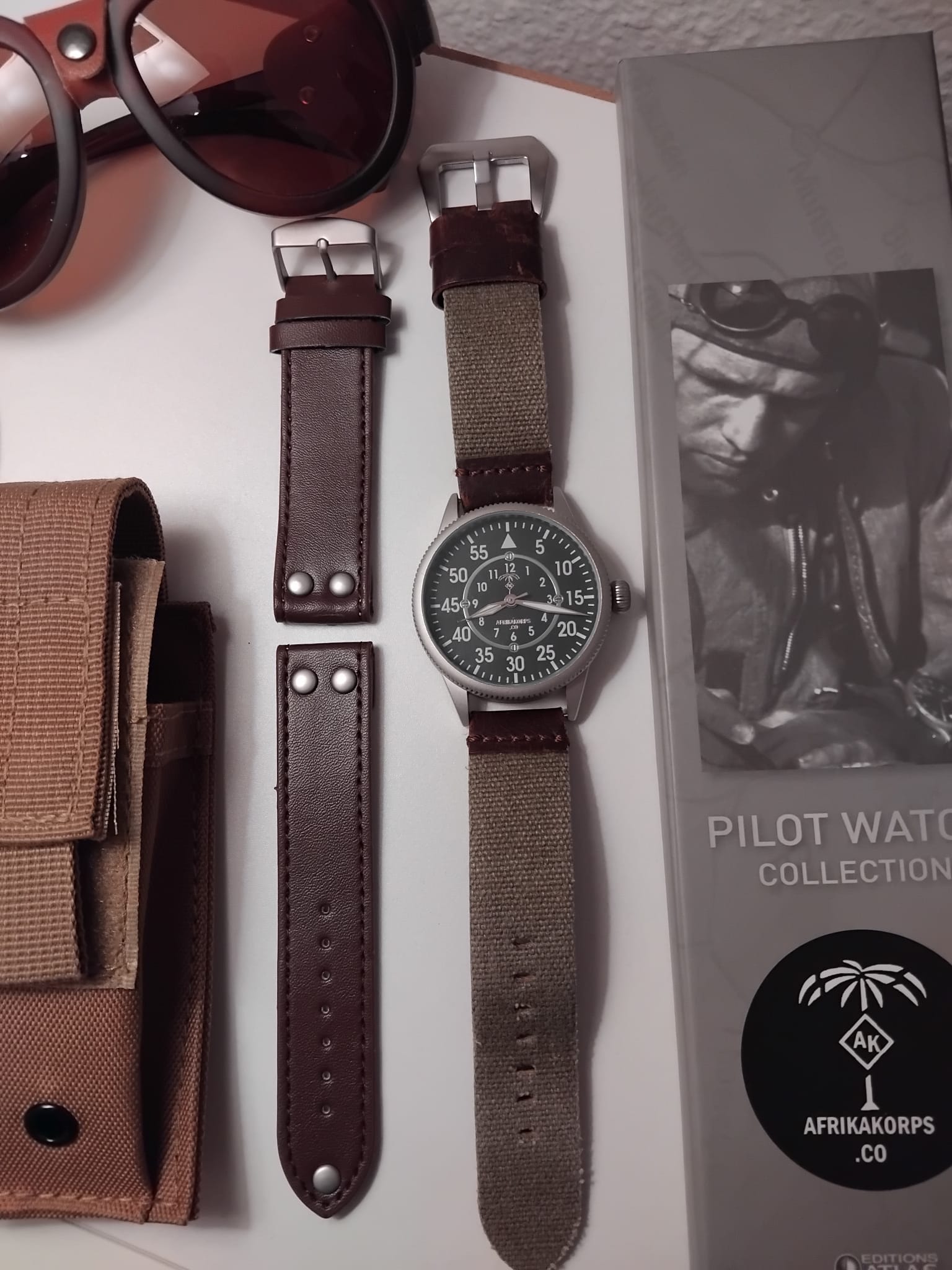 Reloj AK.CO 43 Negro / Cuero Marrón y Arena 45mm