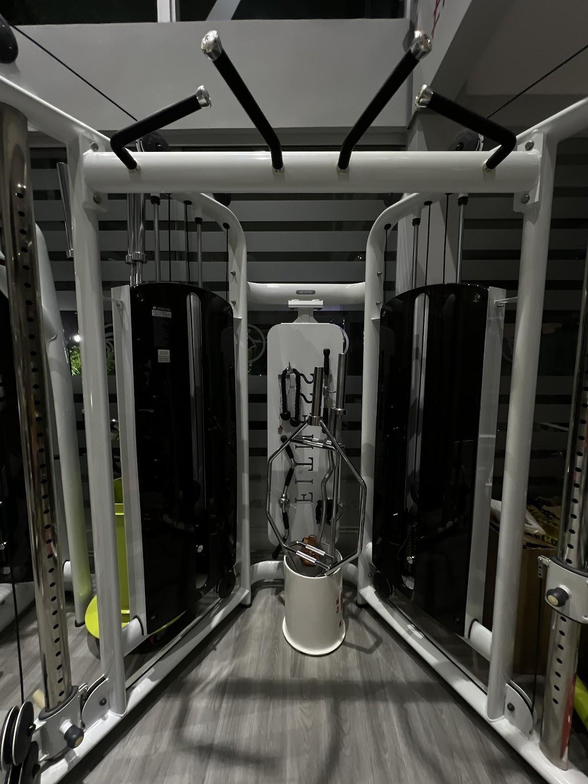 Máquina de poleas multifunción - dos estaciones