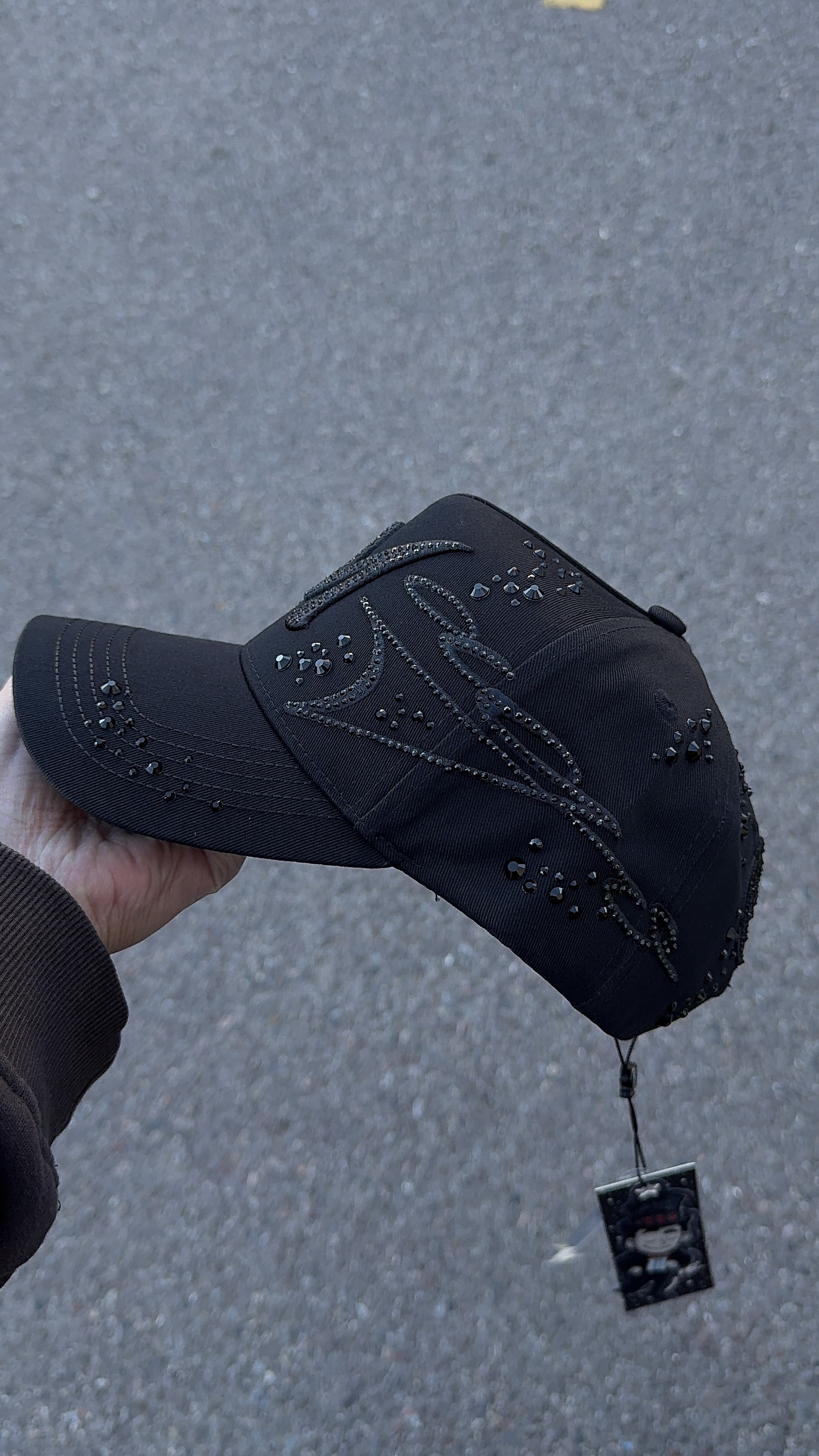 31 Hats Mago Total Black 