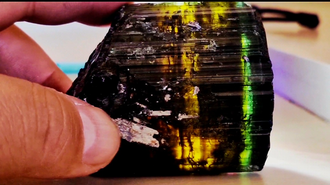 Turmalina verde e amarela