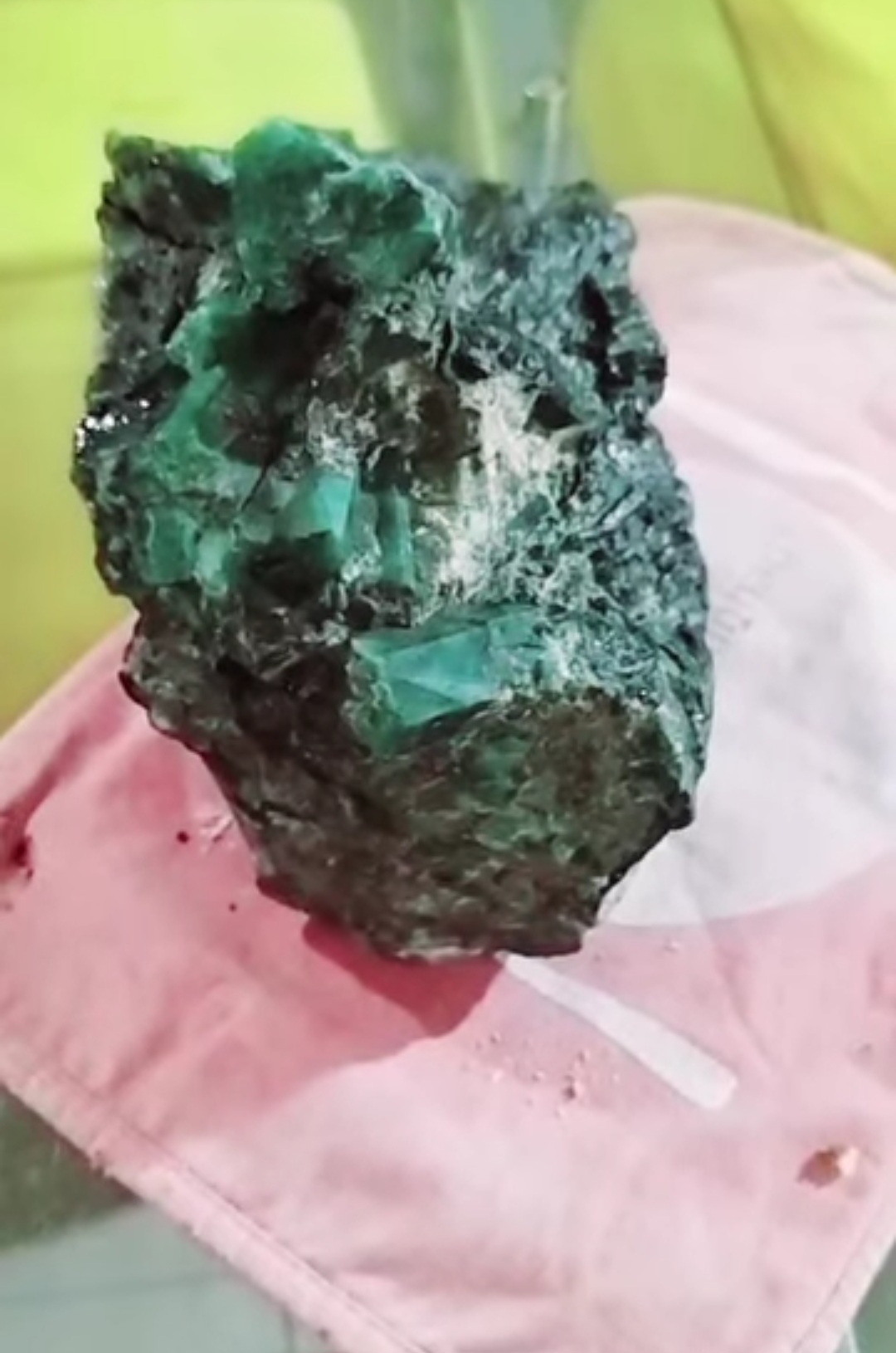 Pedra de Esmeralda Bruta