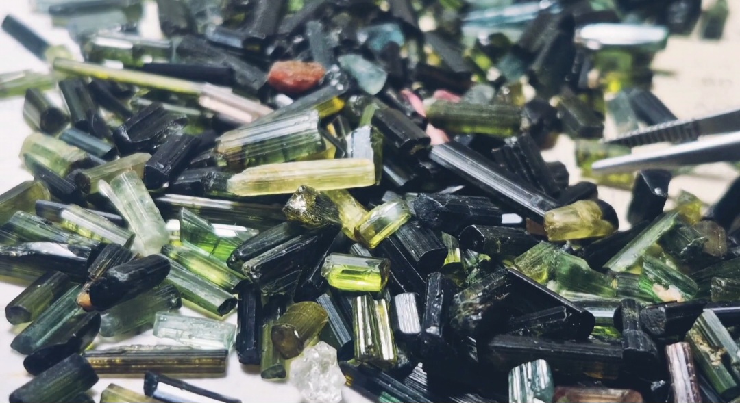 Turmalinas Verdes Brutas