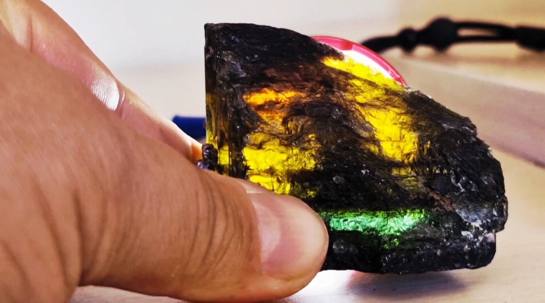 Turmalina verde e amarela