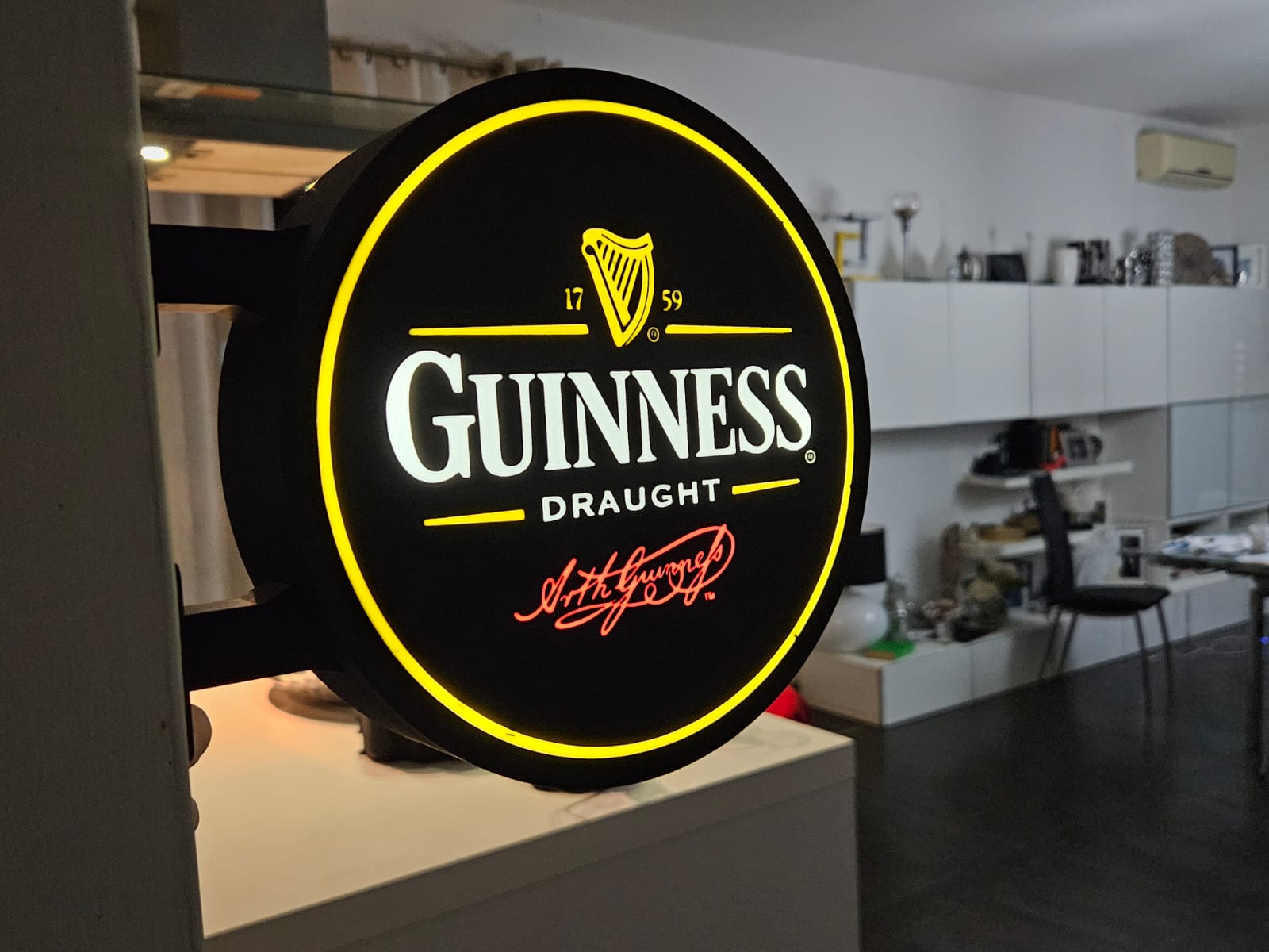 Insegna luminosa Guinness