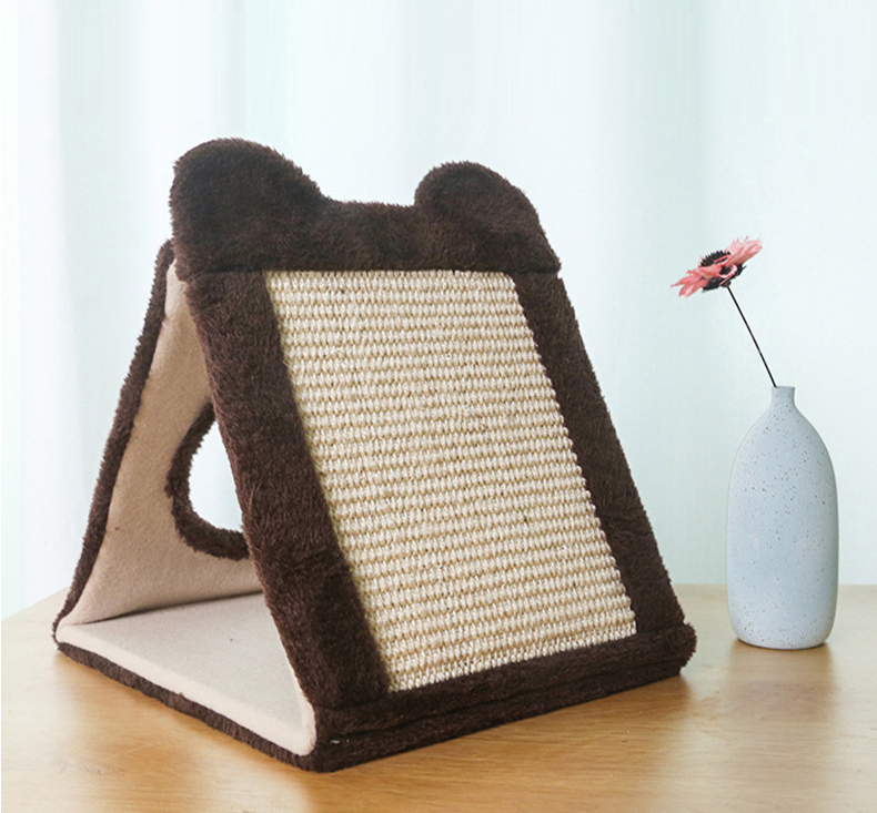 Rascador triangular tipo casita para gatos