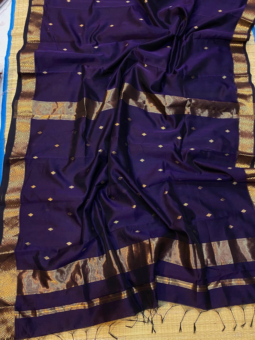 Nayantara Maheshwari handloom zari border butti saree 3750/- = Shipping