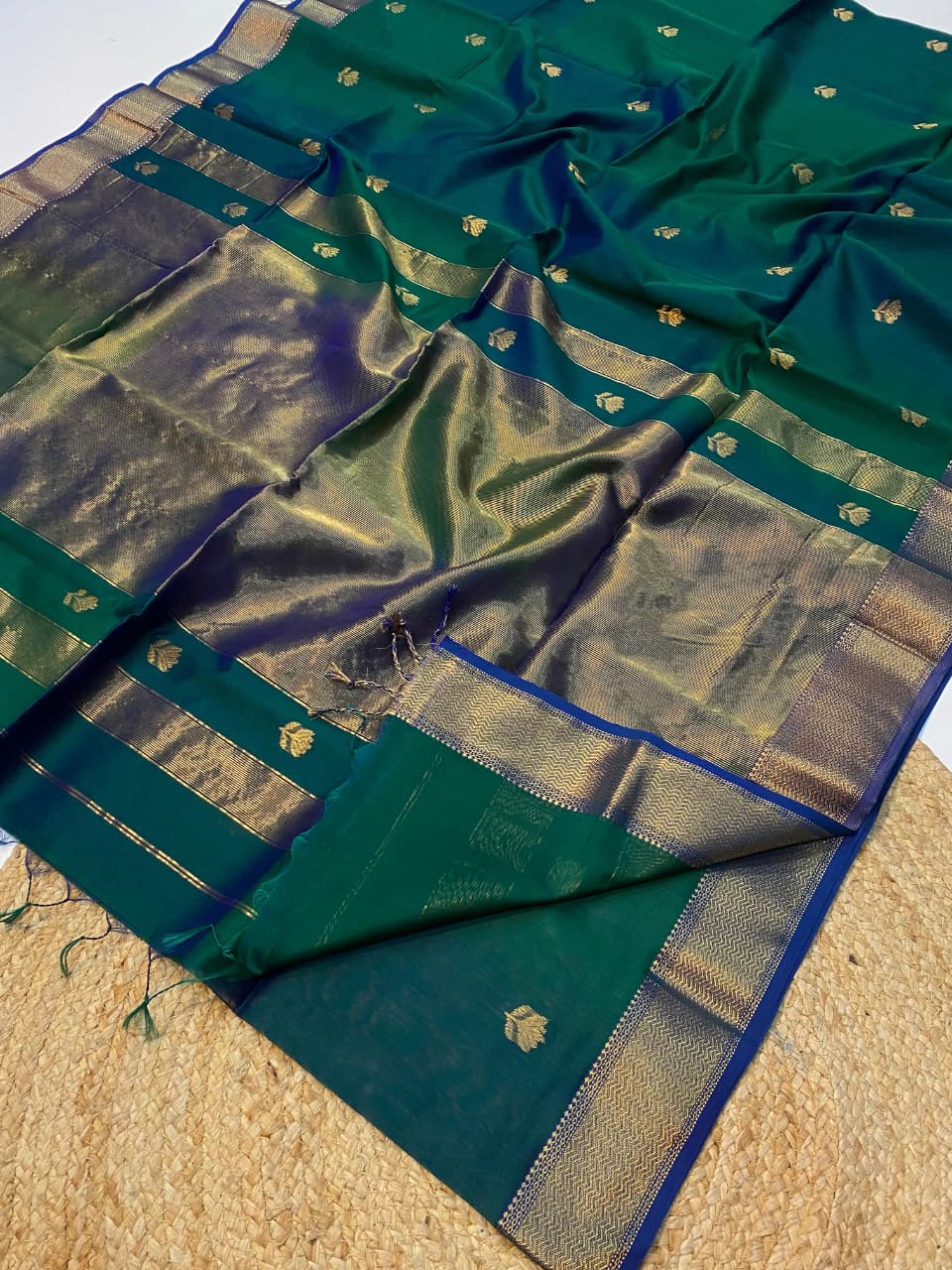Maheshwari handloom Lotus butta dual tone green & blue saree 4500/- = Shipping