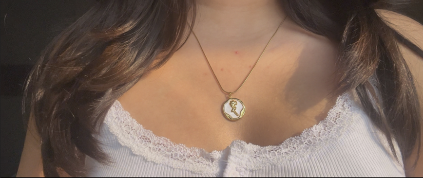 Gold Pendant Rose Necklace