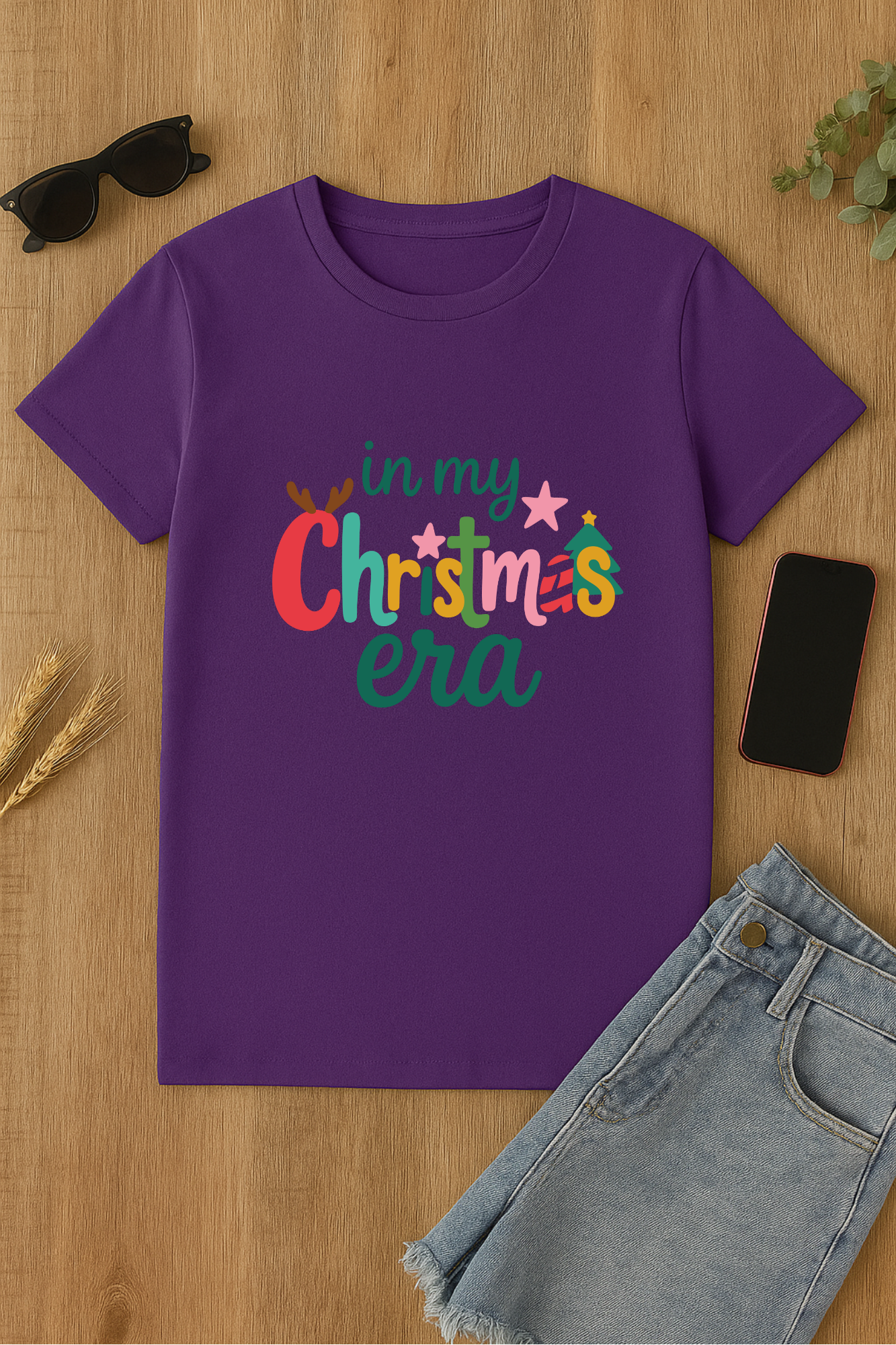 Camiseta navideña morada