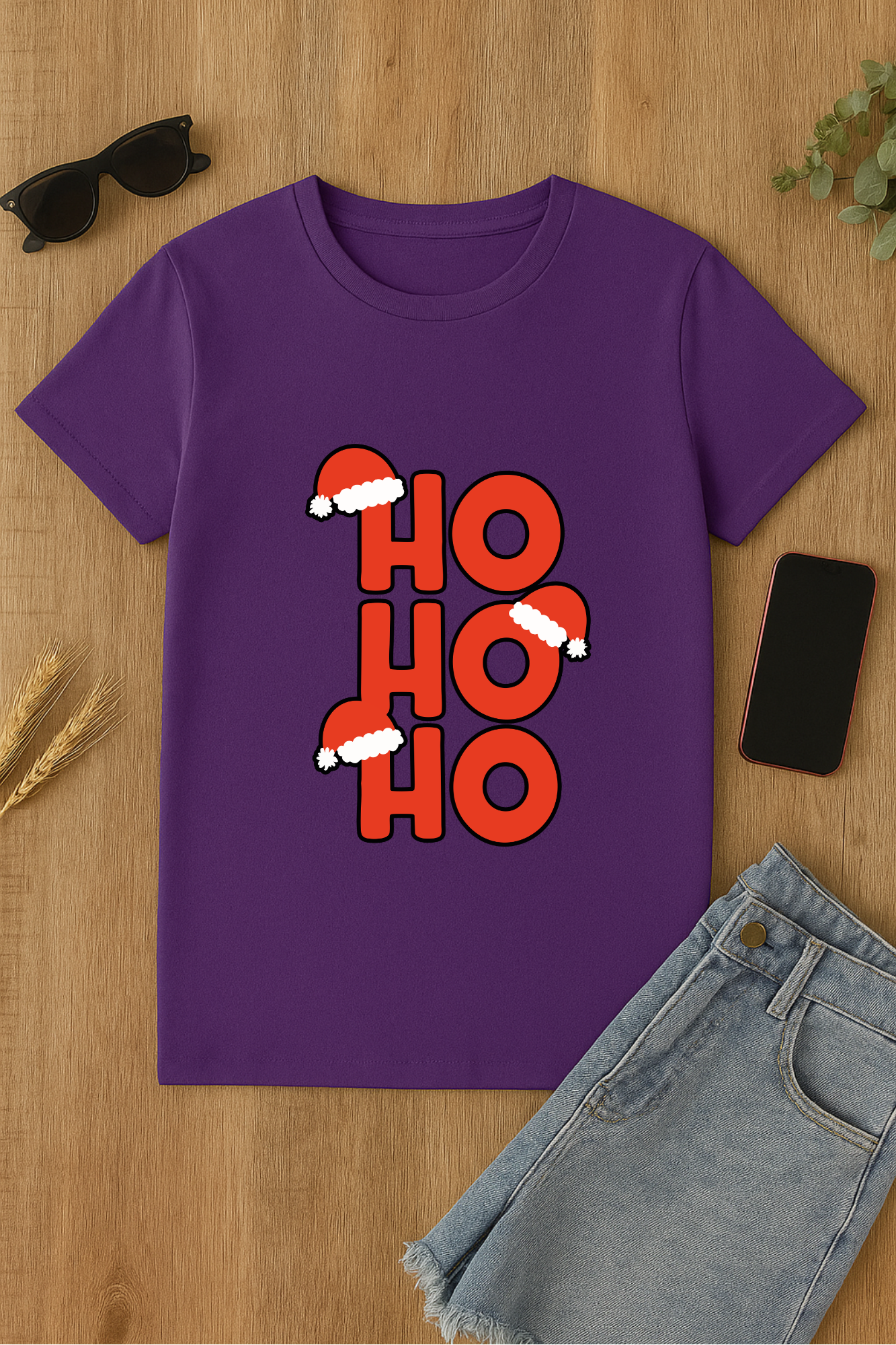 Camiseta morada navideña