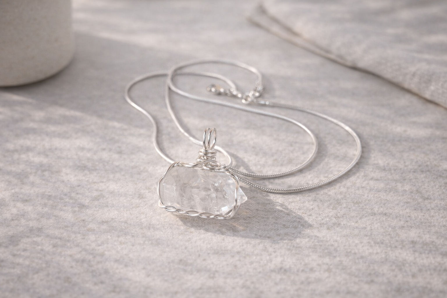 Colier Mister de Gheață – Talisman Unicat din Cuarț Natural Brut