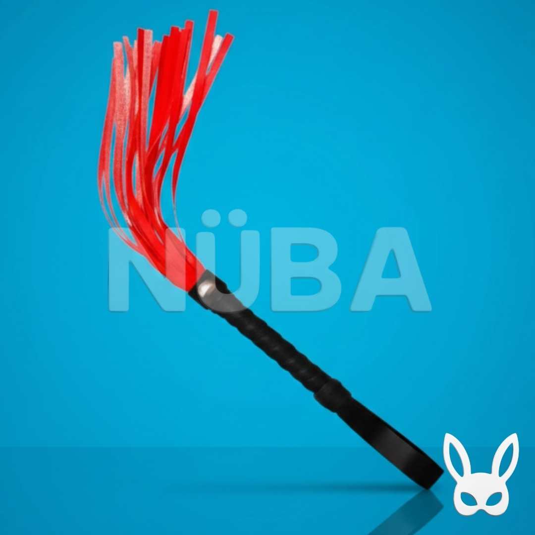 Látigo de cuero rojo