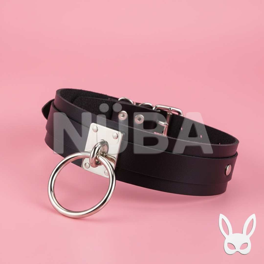 Collar de cuero con aro metálico