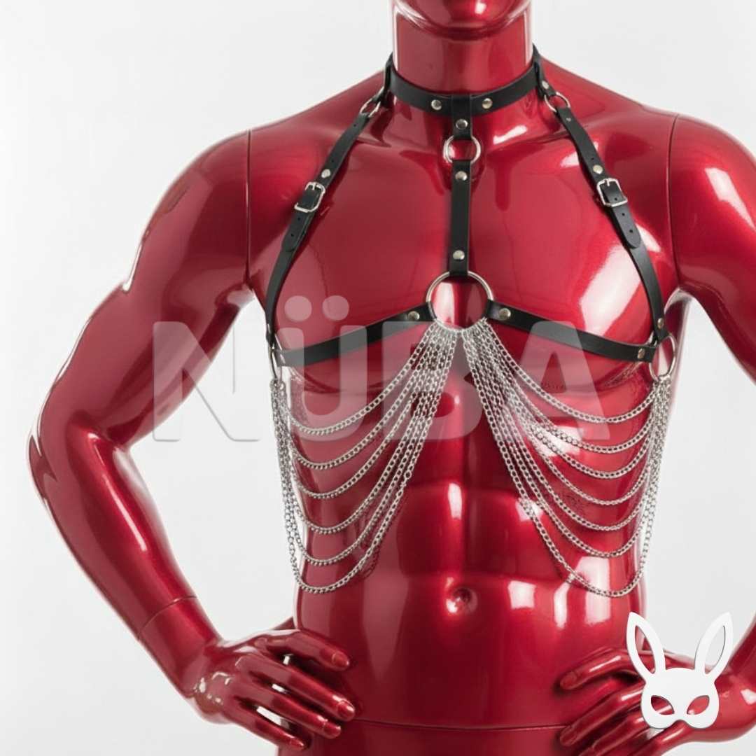 Arnés de cuero con cadenas