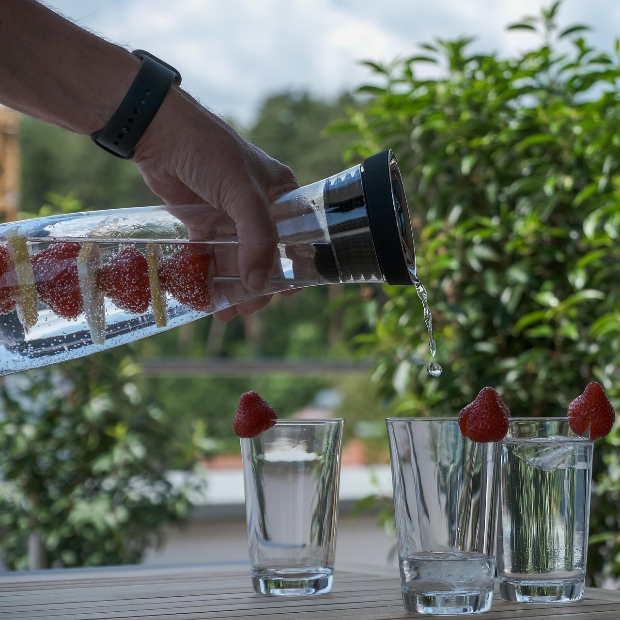 Glaskaraffe mit Edelstahl-Deckel