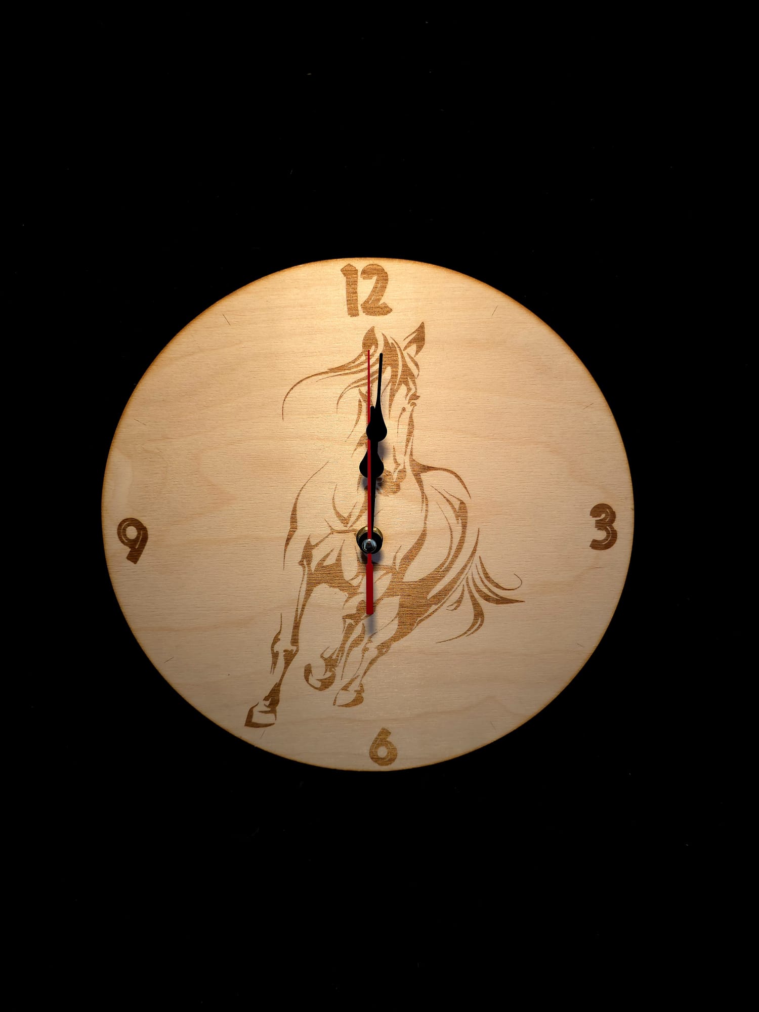 Relógio de parede em madeira