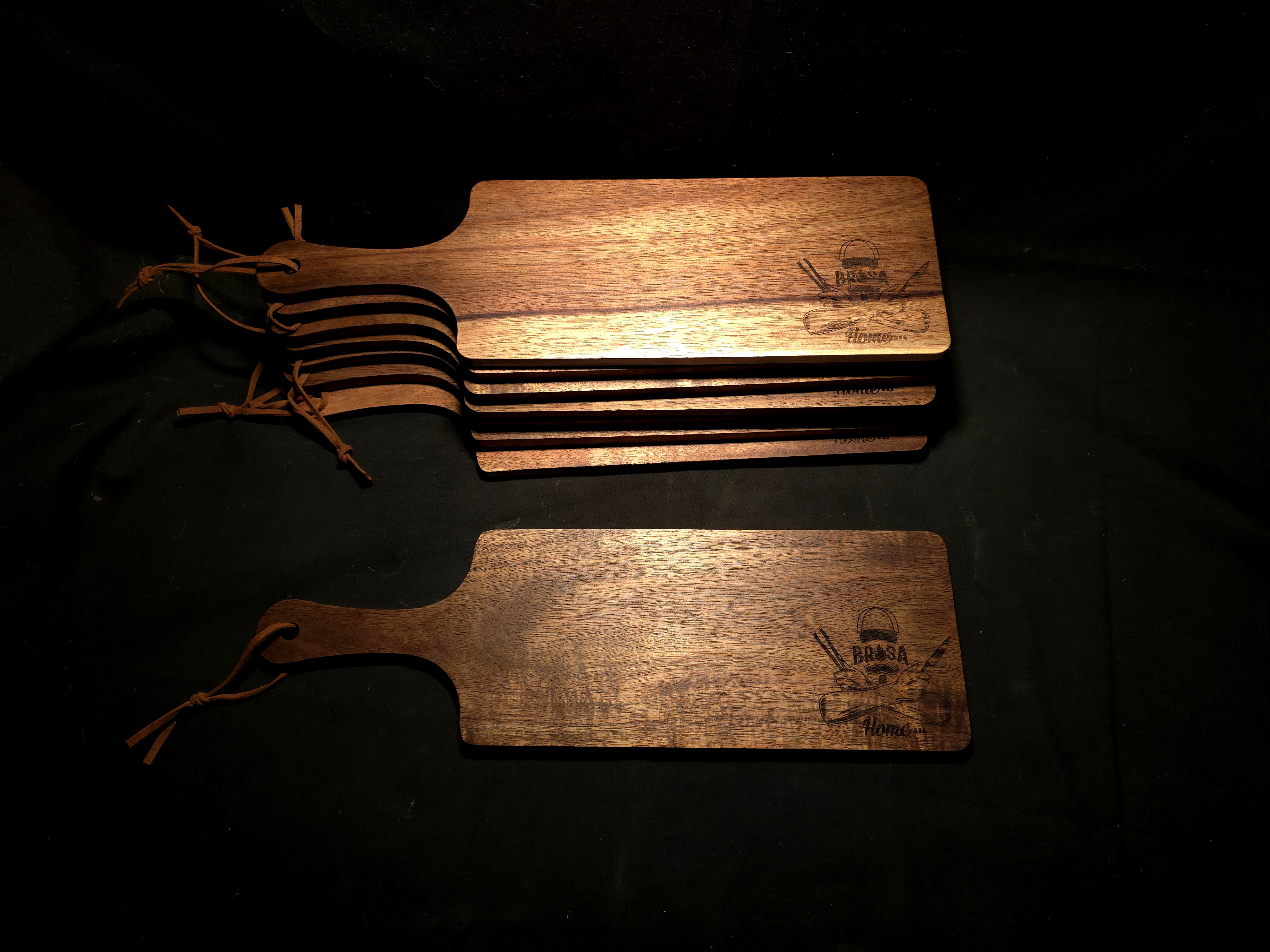 Tábua de serviço em acácia