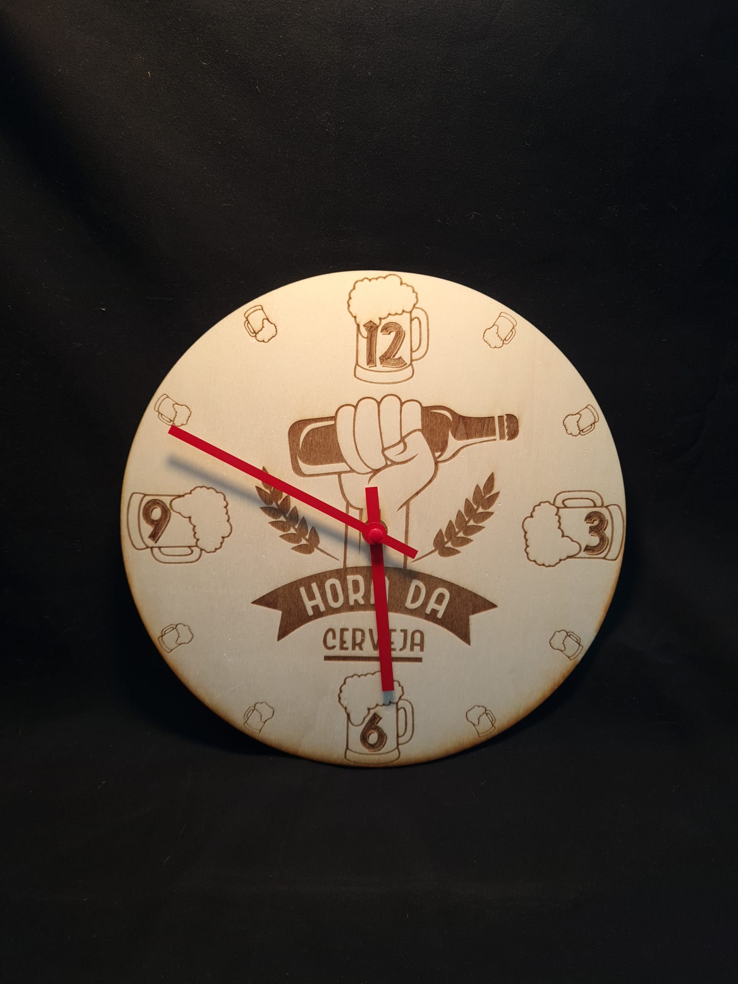 Relógio de parede em madeira