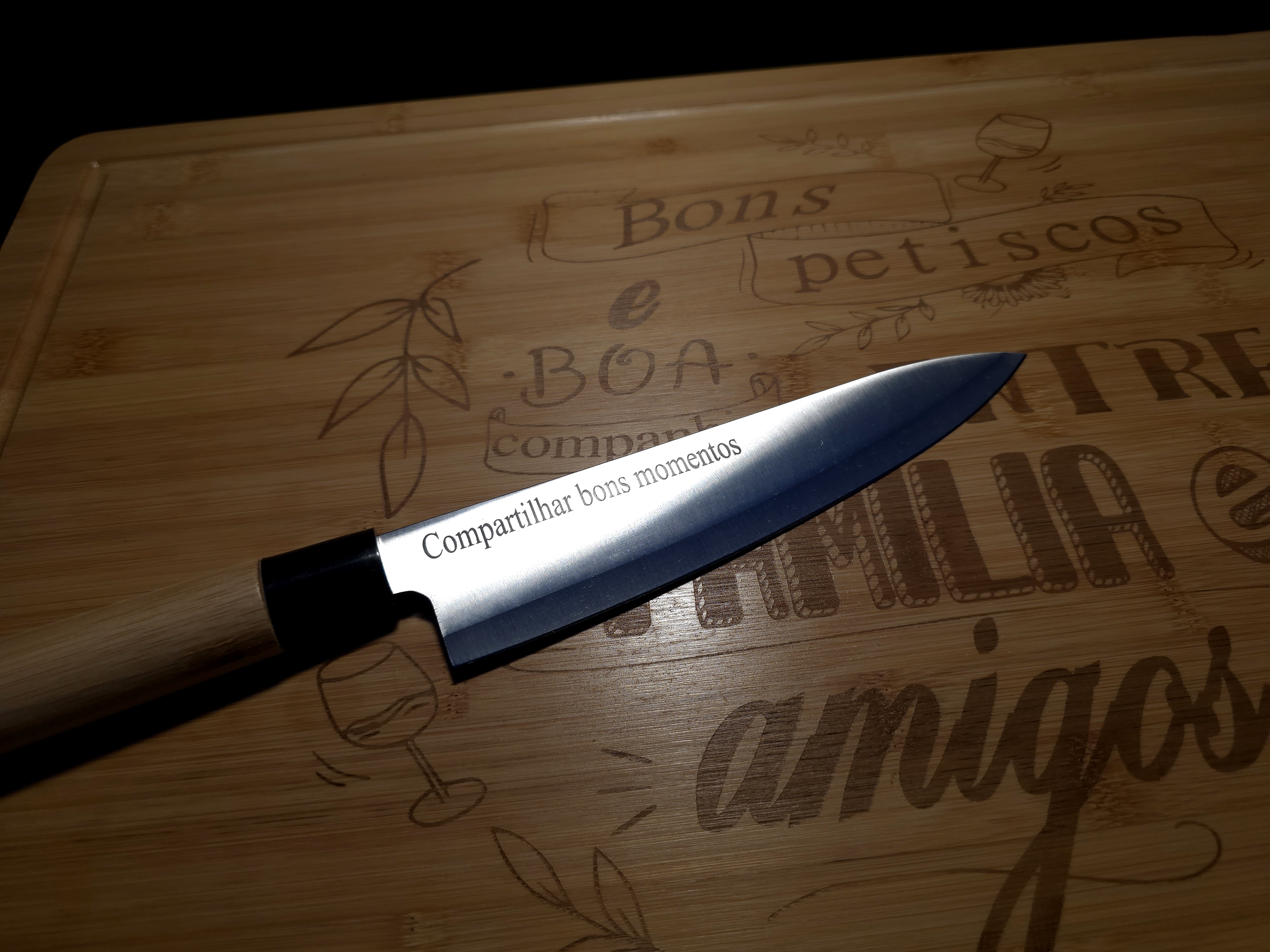 Tábua de corte e faca