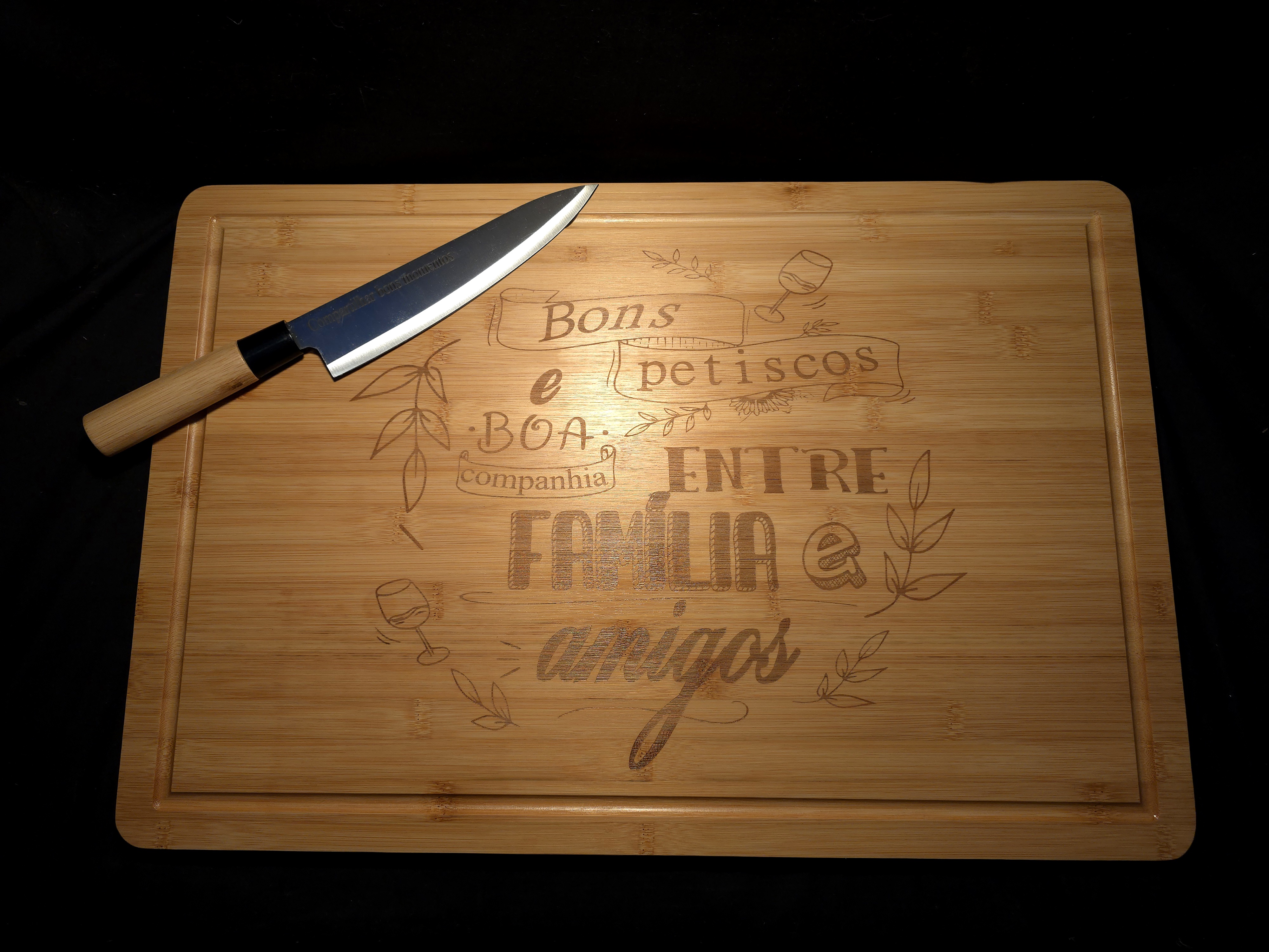 Tábua de corte e faca