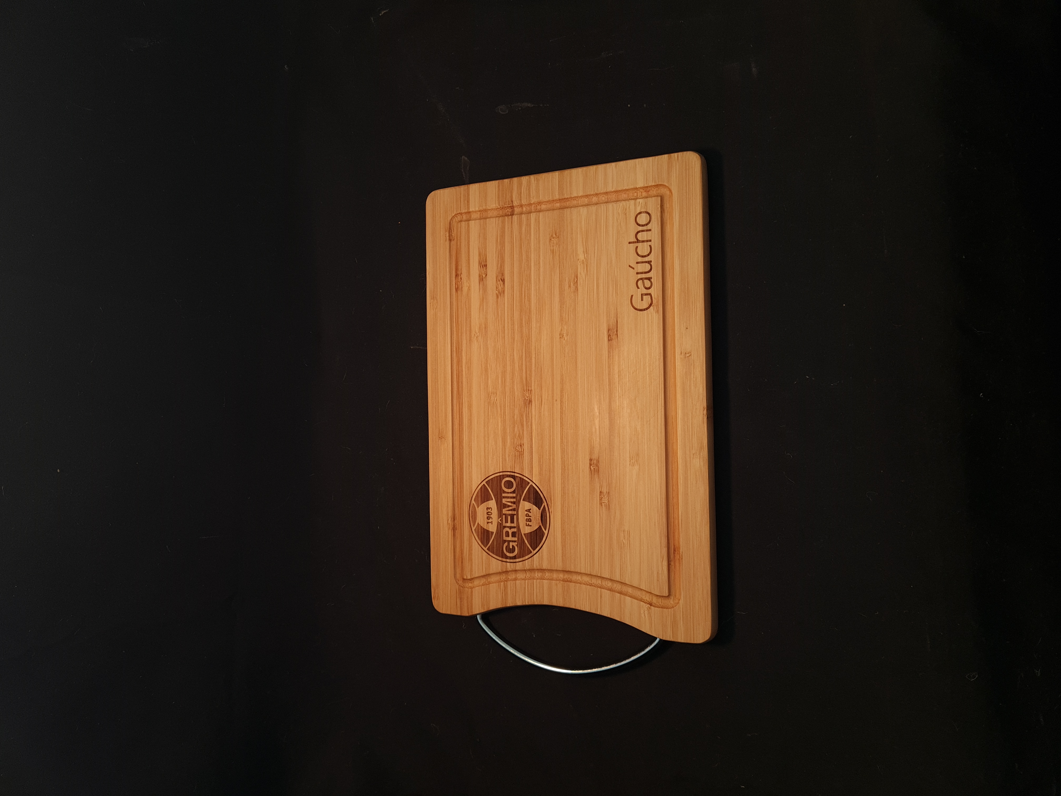 Tábua de corte com pega 