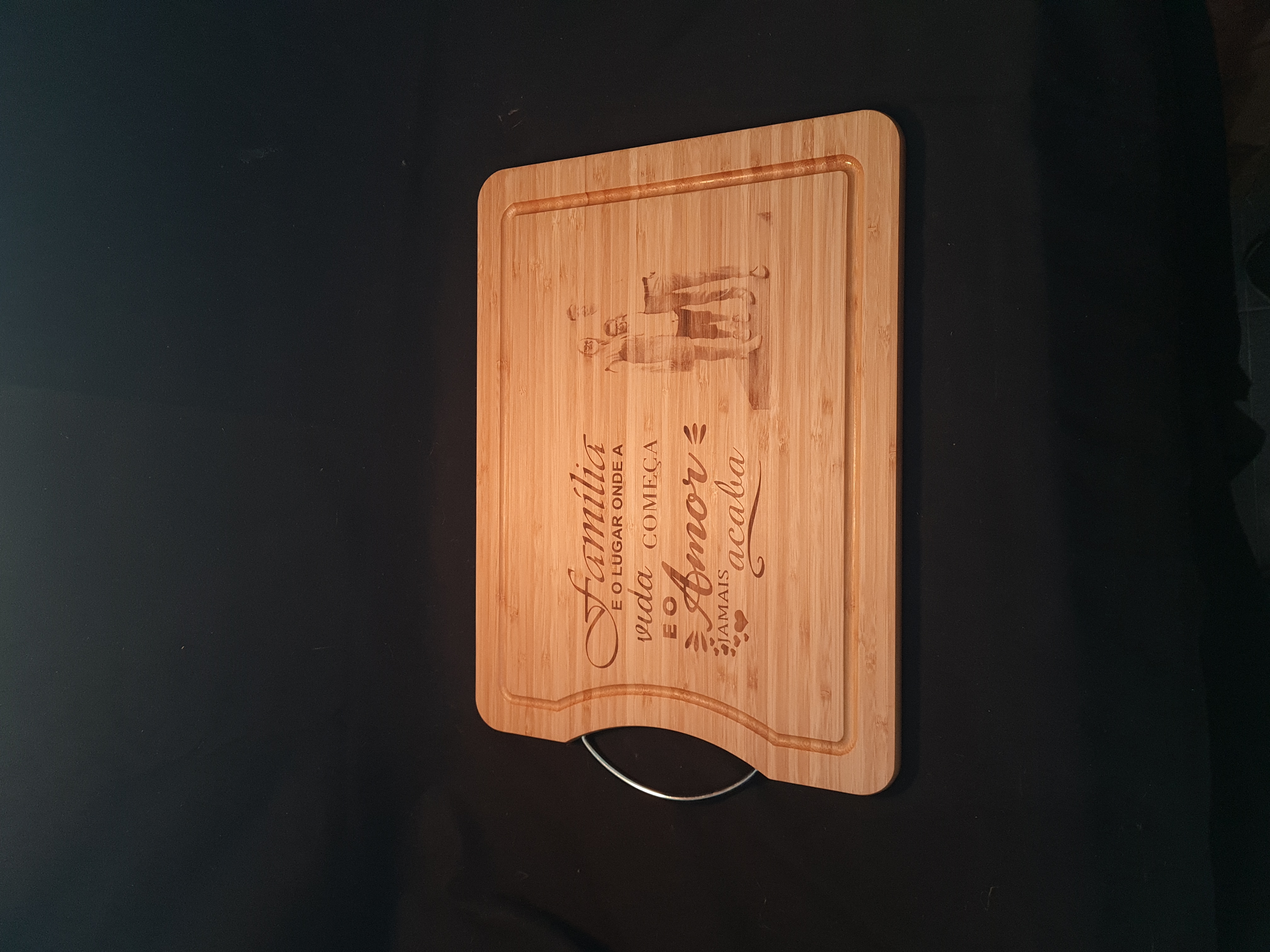 Tábua de corte com pega 