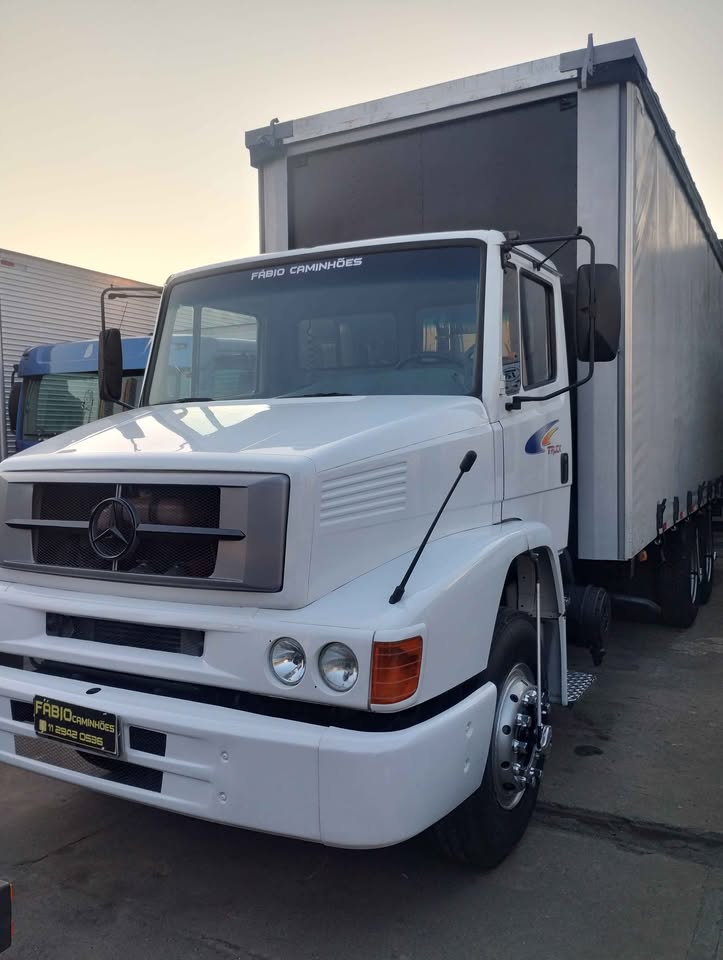 Mercedes-Benz 1620 truck