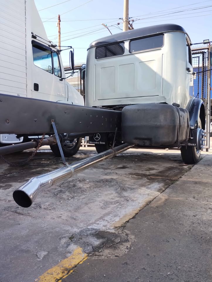 Mercedes-Benz 1316 truck chassis