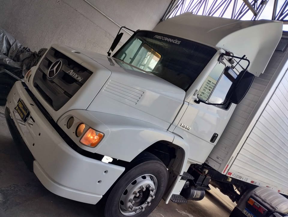 Mercedes-Benz atron 1319