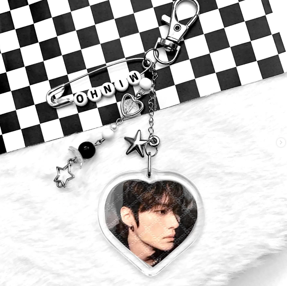 Llaveros en marco acrílico