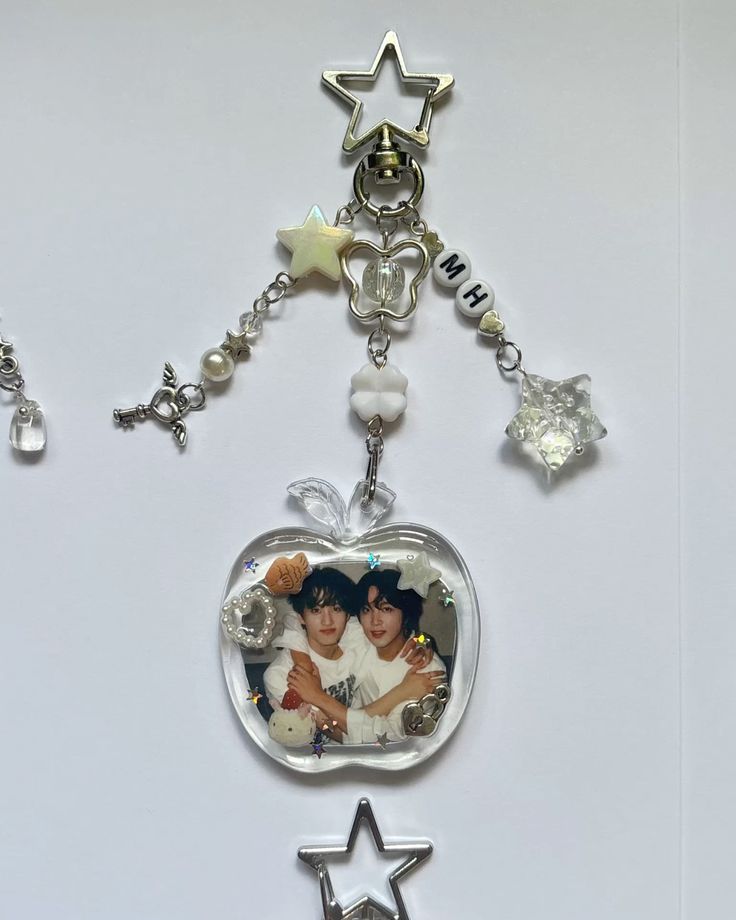 Llaveros en marco acrílico