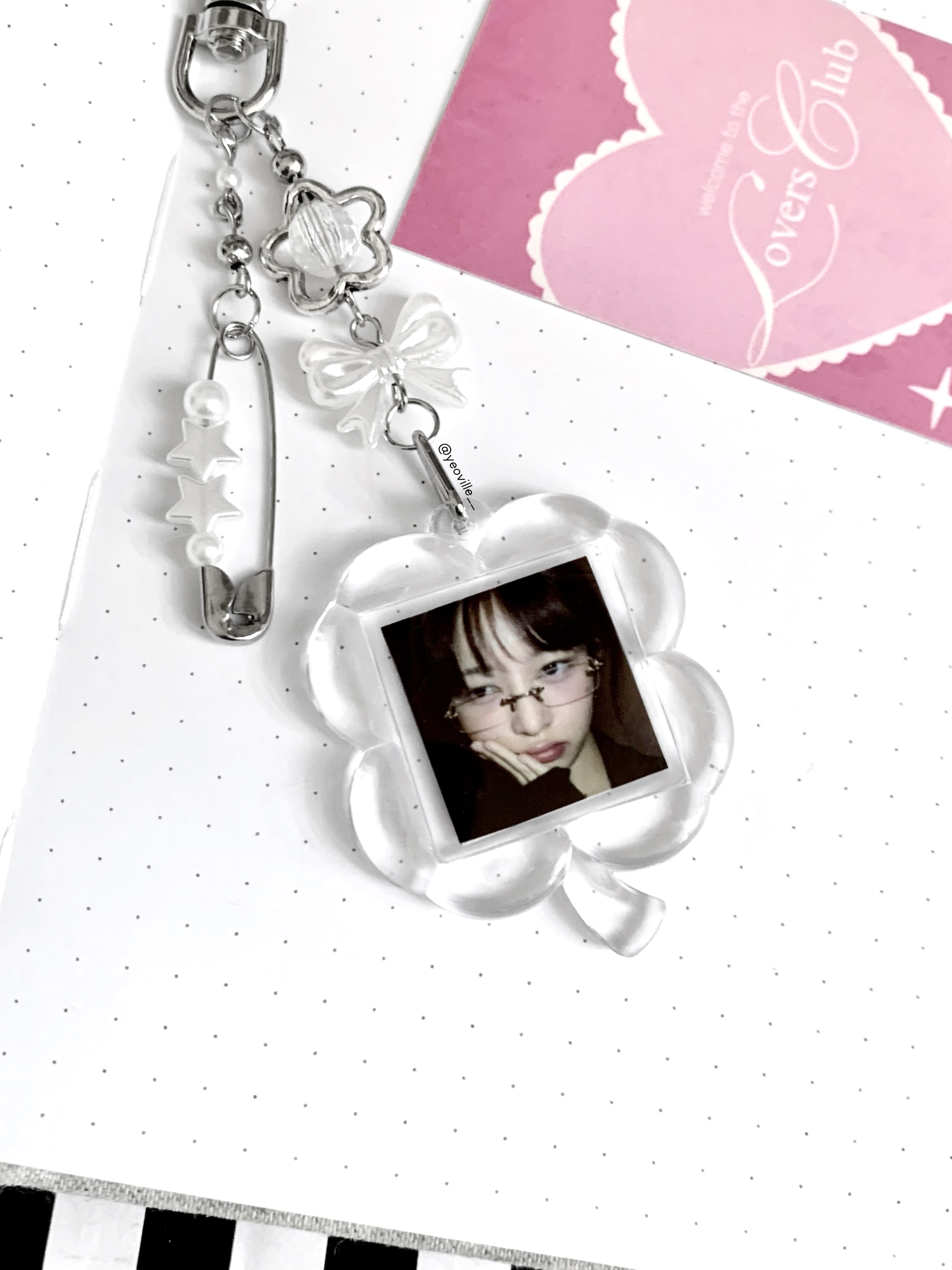 Llaveros en marco acrílico