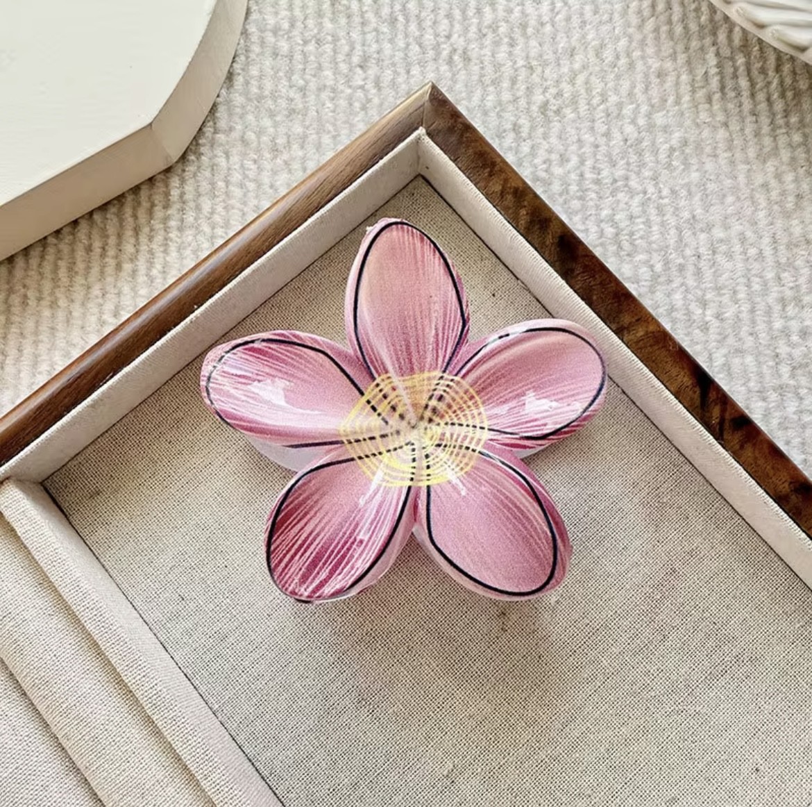 Essence Sun Flower Hair Clip