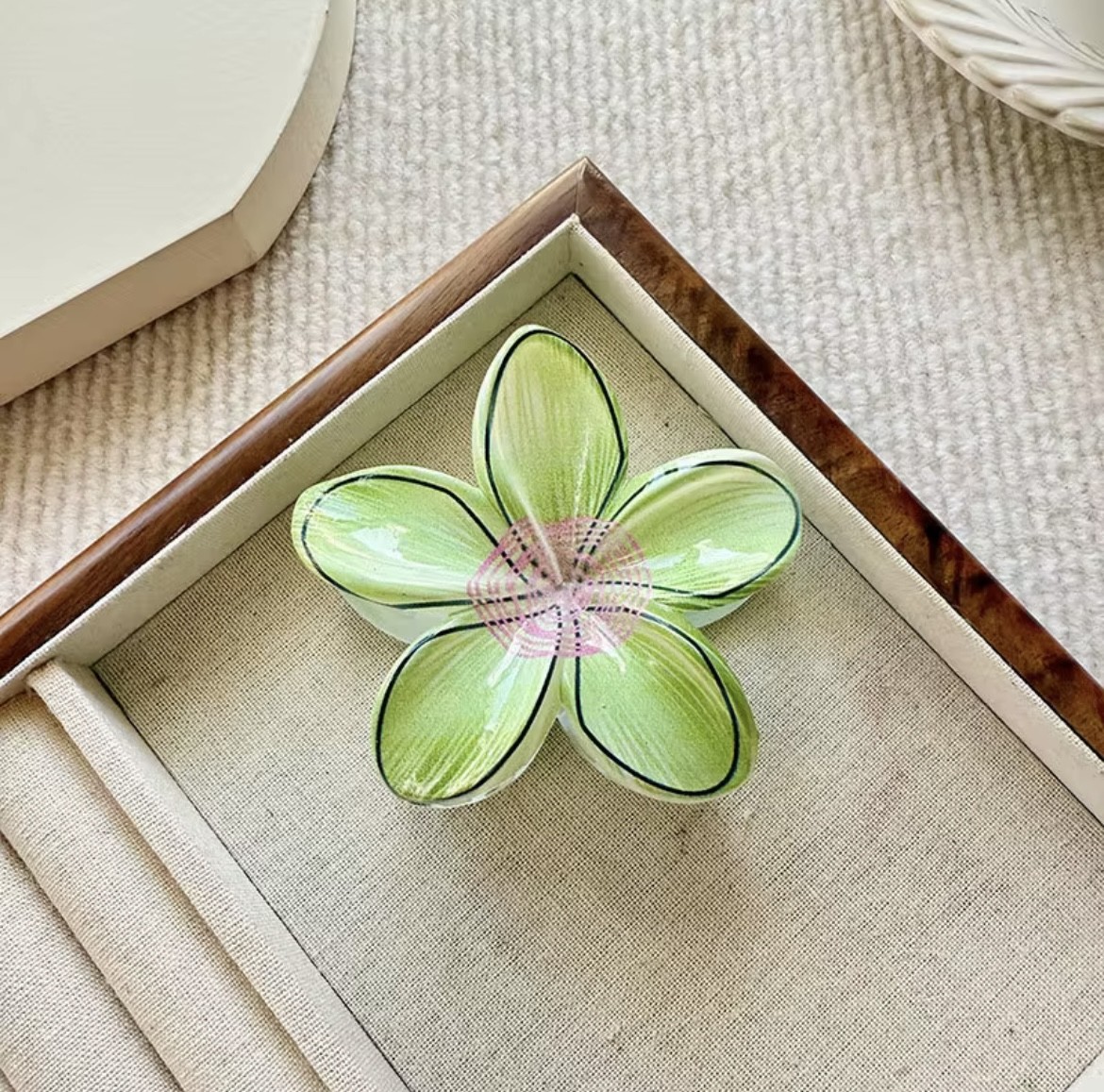 Essence Sun Flower Hair Clip