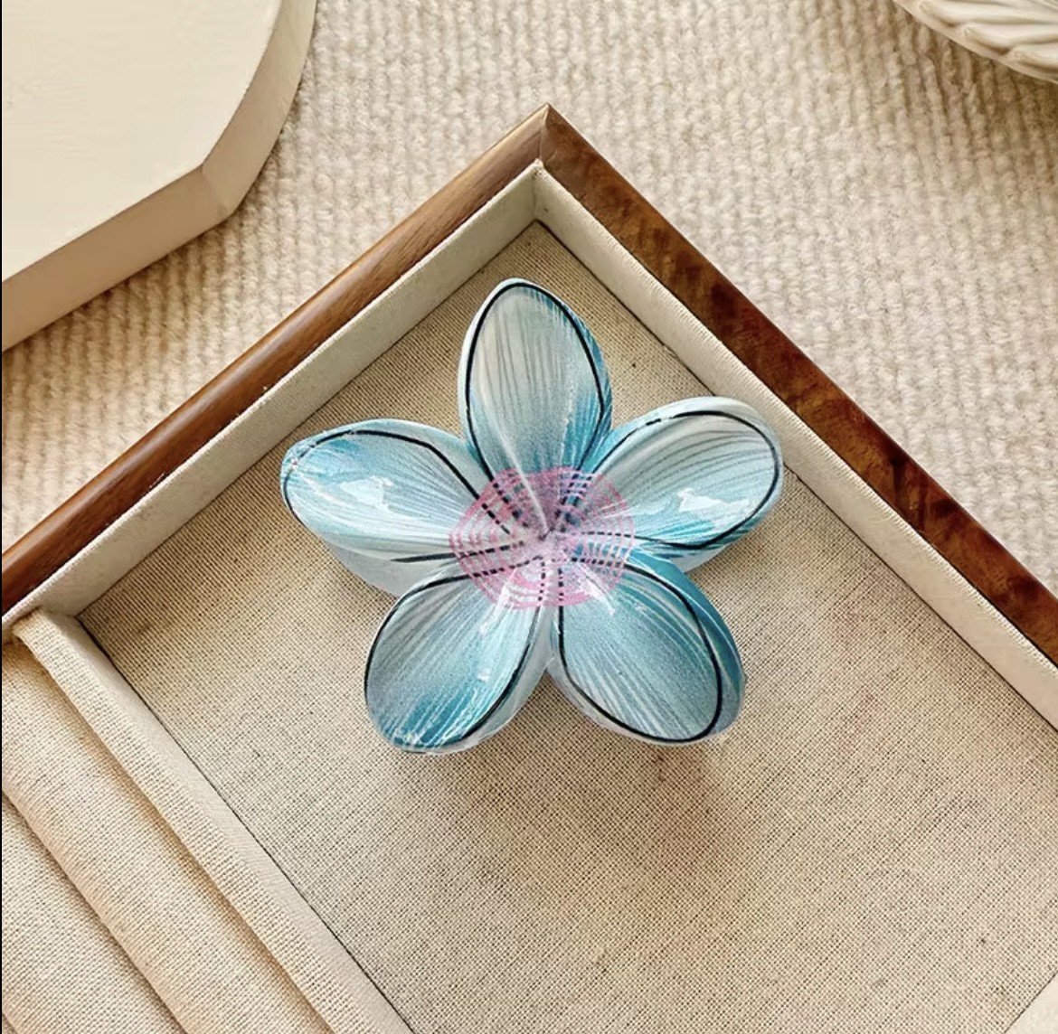 Essence Sun Flower Hair Clip