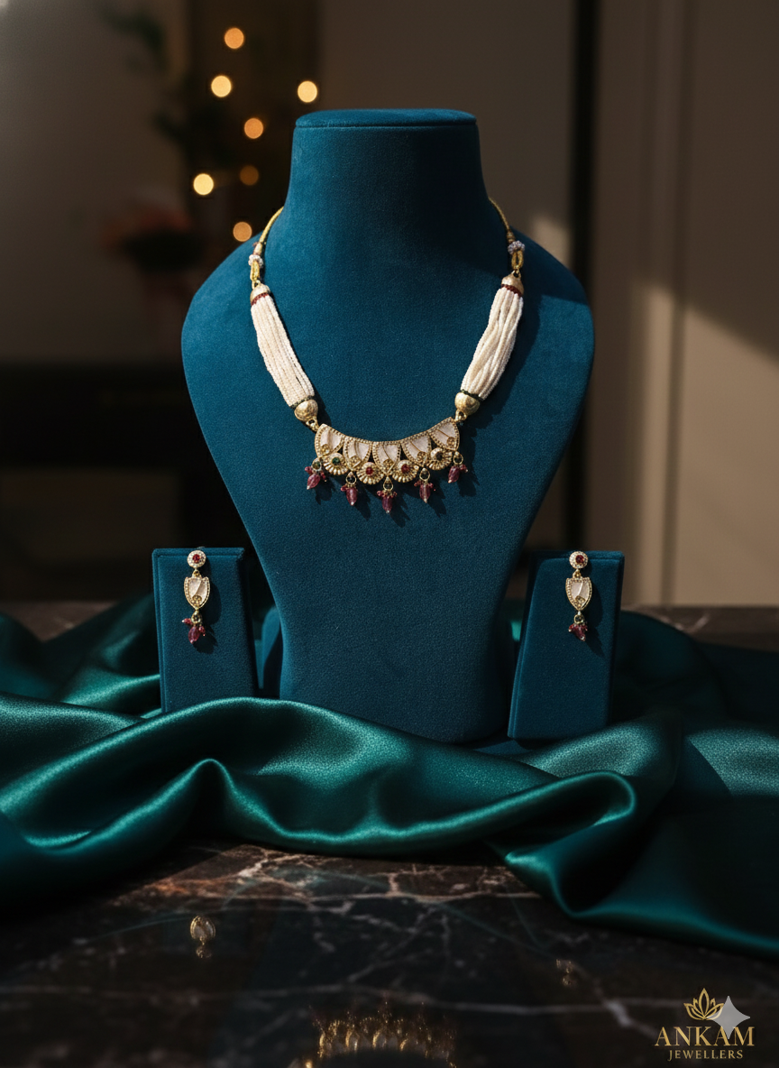 Elegant Pearl and Gold Necklace Set