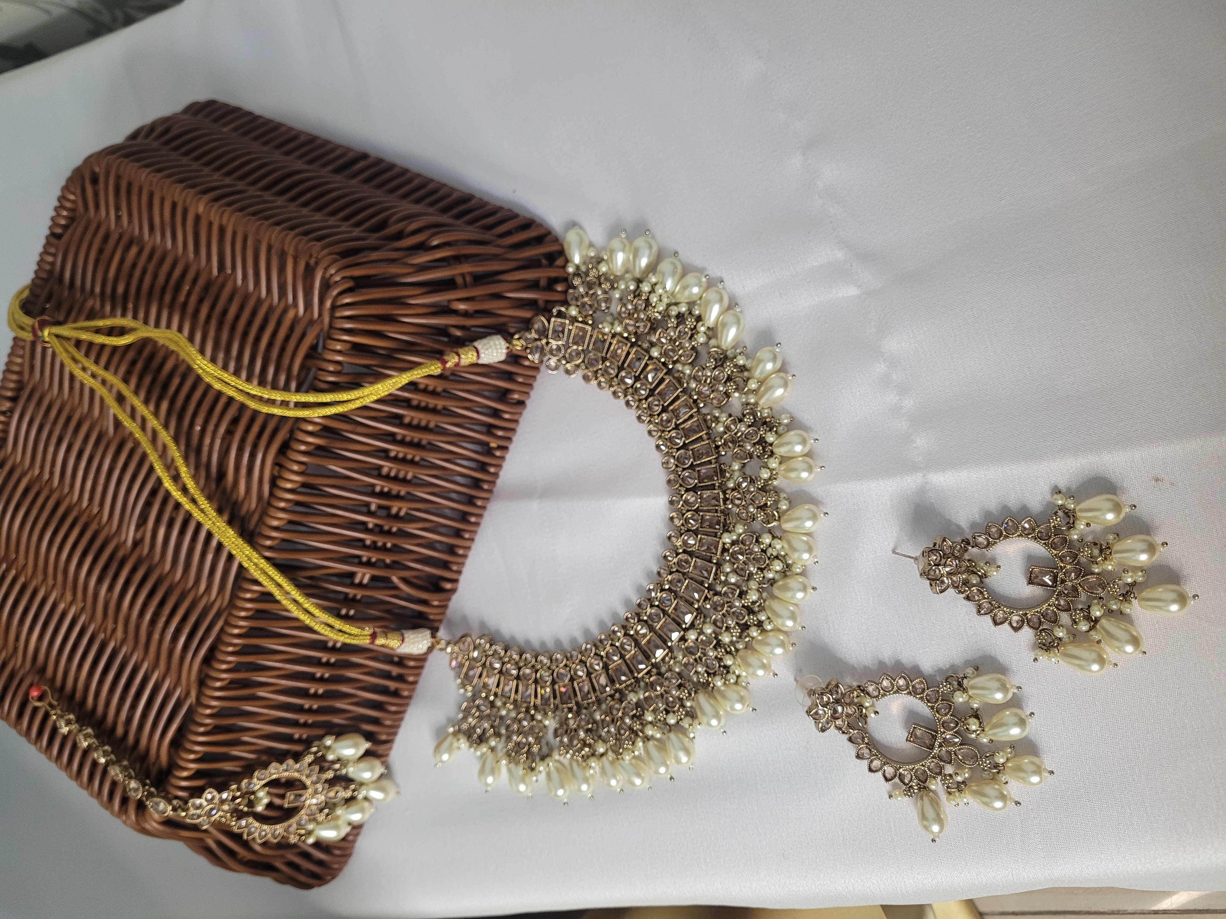 Bridal Necklace set With Reverse Stone and Pearl