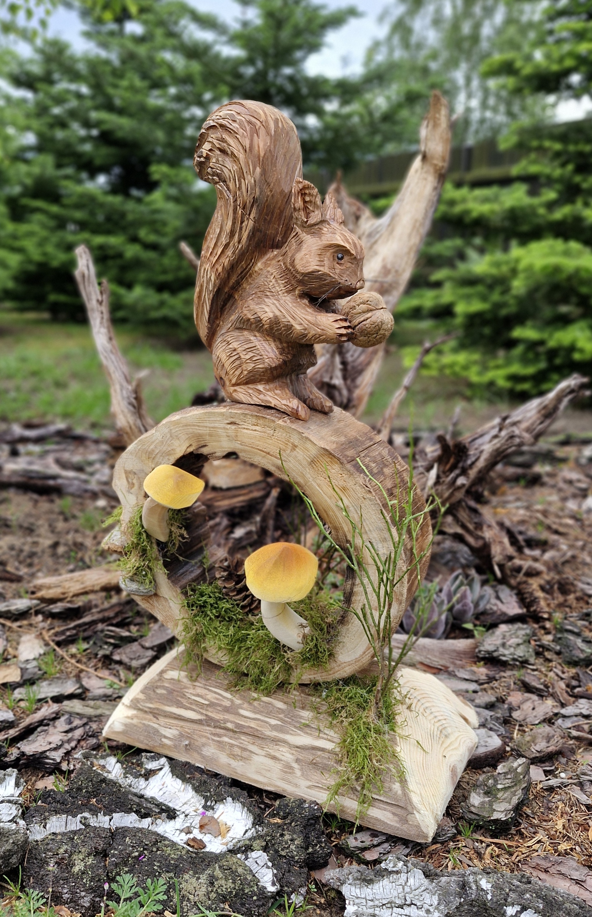 Kompozycja z wiewiórką 